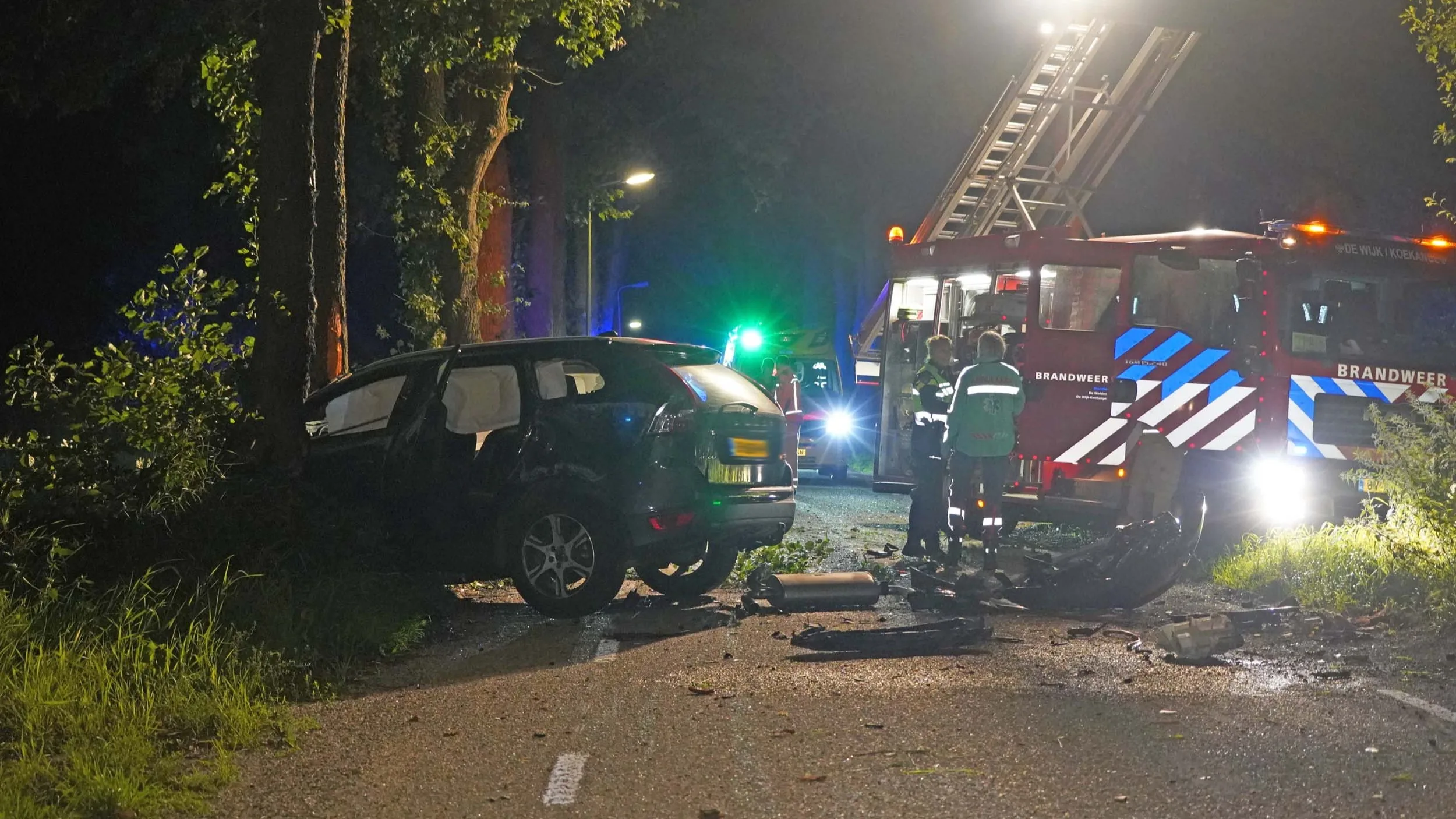 Brandweerman crasht onderweg naar grote brand en raakt zwaargewond