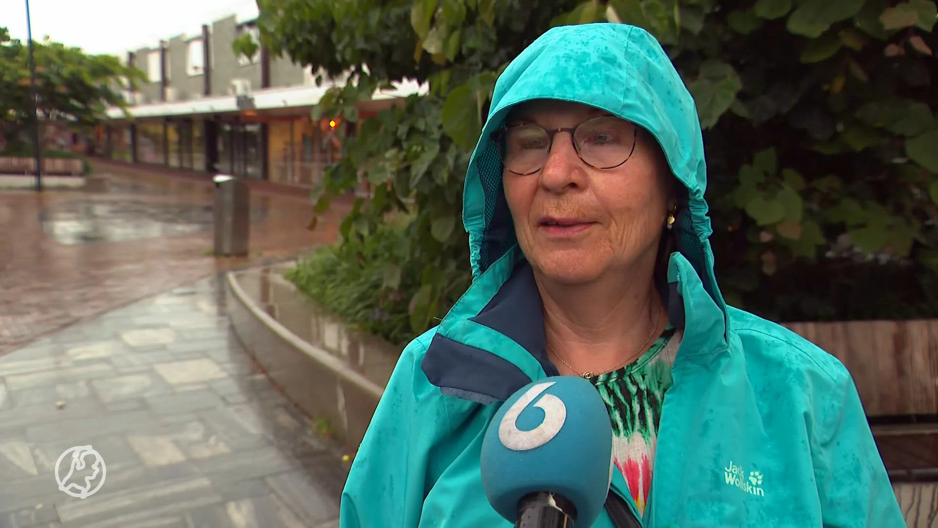 Brandende voorwerpen voor deur overleden loodgieter Vlaardingen gegooid