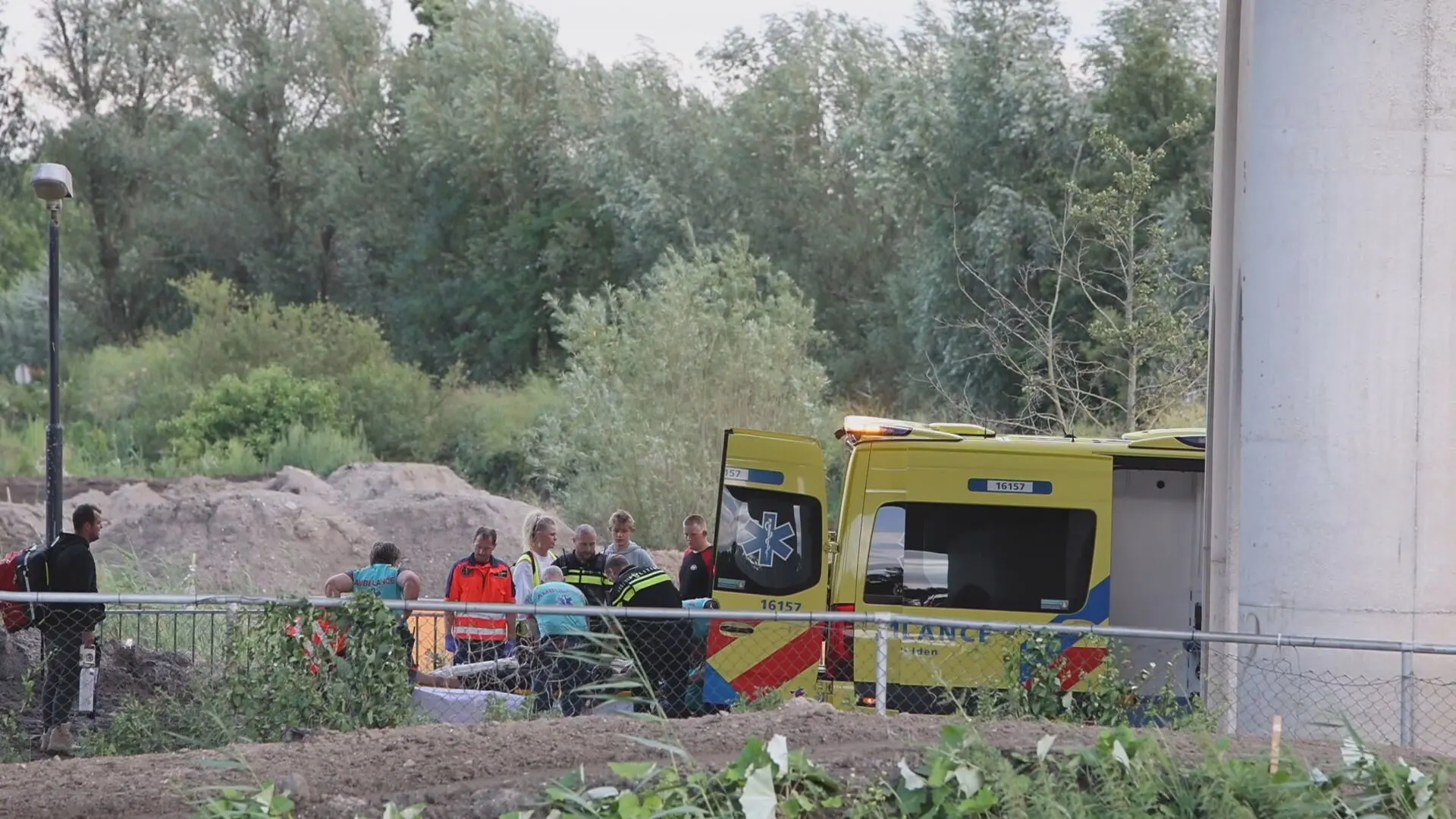 Persoon zwaargewond op motorcrossbaan in Gouda