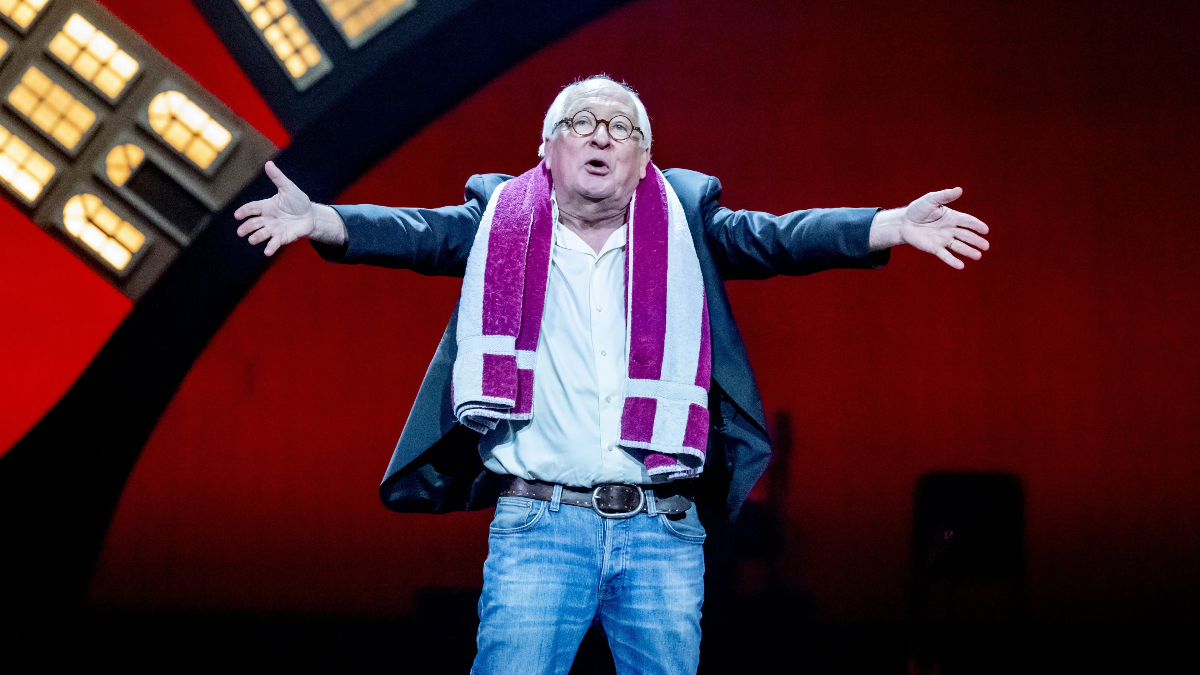 Lang applaus voor Youp van 't Hek na allerlaatste show in Carré