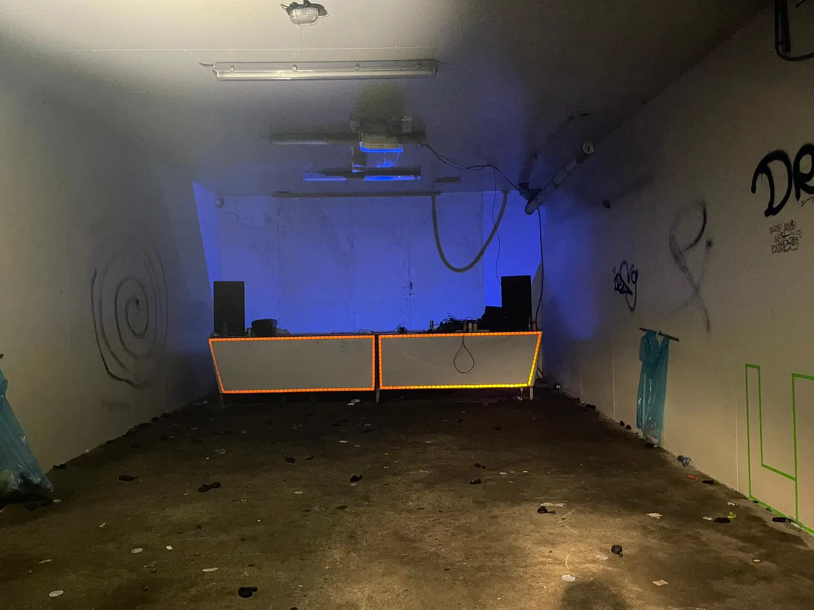 Politie beëindigt groot illegaal feest in koelcel in Zeist