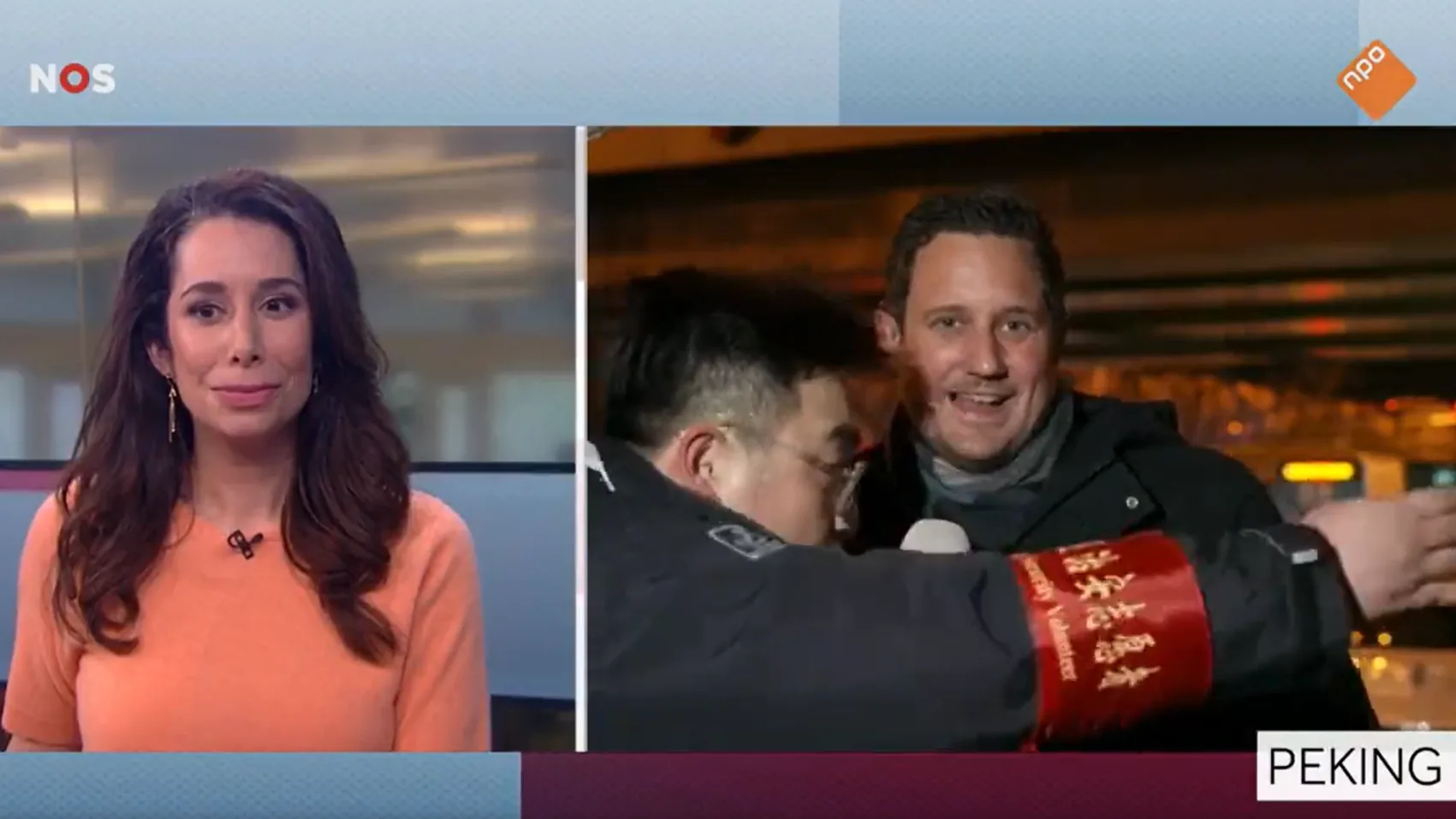 NOS-correspondent tijdens liveverslag weggetrokken door Chinese beveiliger