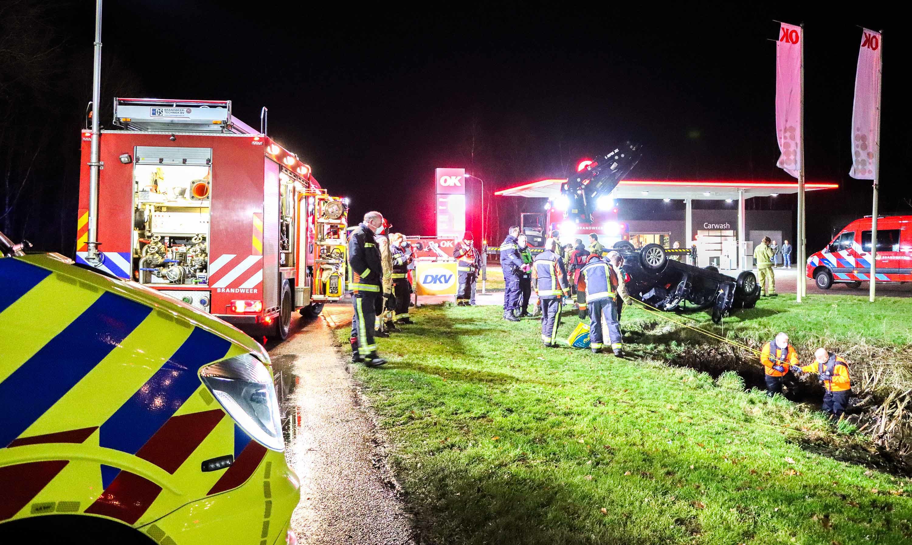 Auto te water in Ter Apel, 77-jarige man komt om het leven