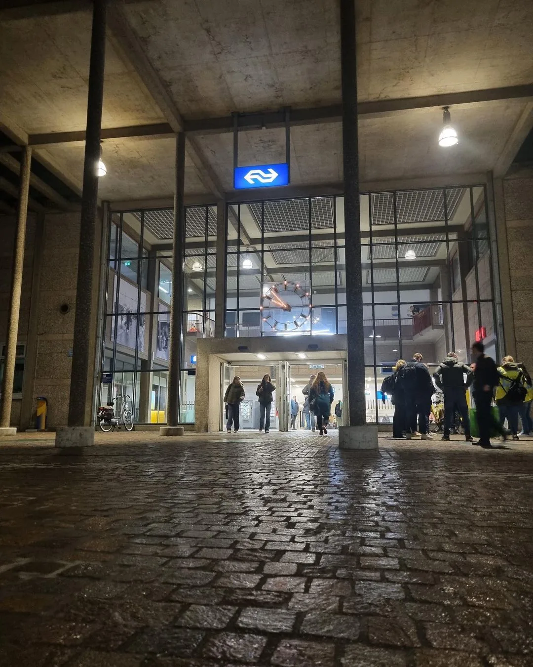 Conducteur probeert te helpen bij ruzie in Zutphen, wordt zelf mishandeld