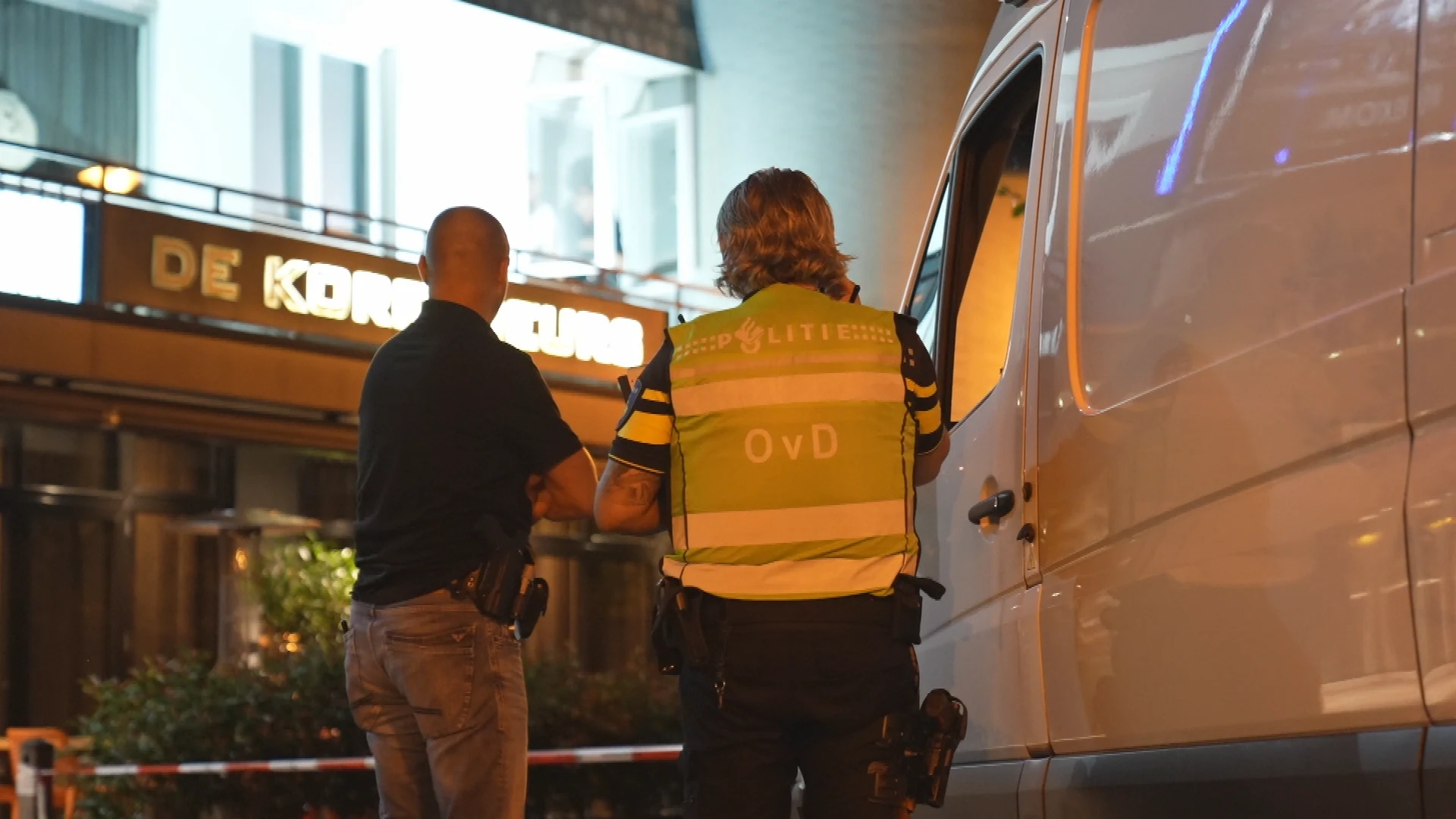 Twee mannen met messen overvallen casino in Made