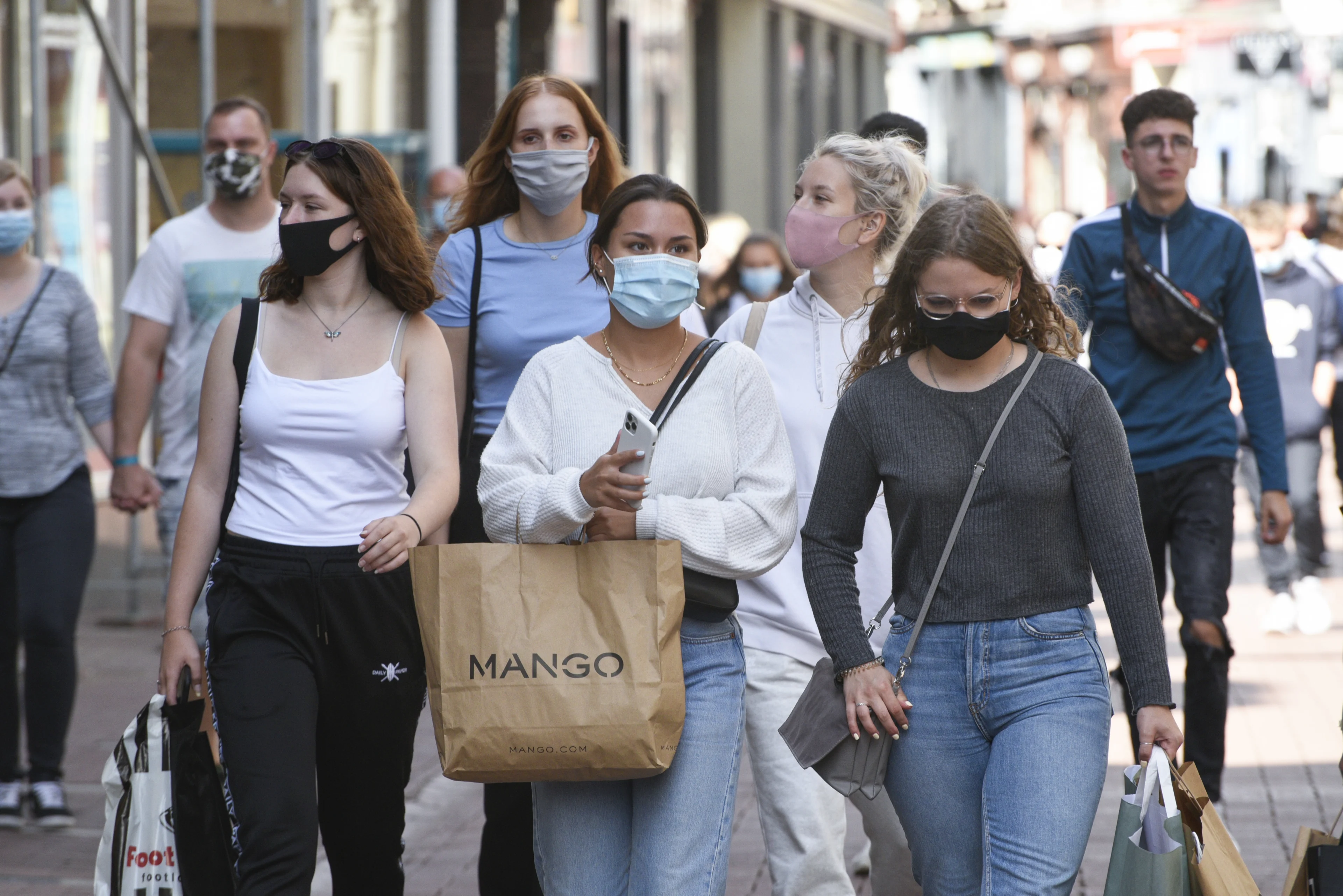 OMT: Geef jongeren meer bewegingsruimte en scherm ouderen en kwetsbaren af