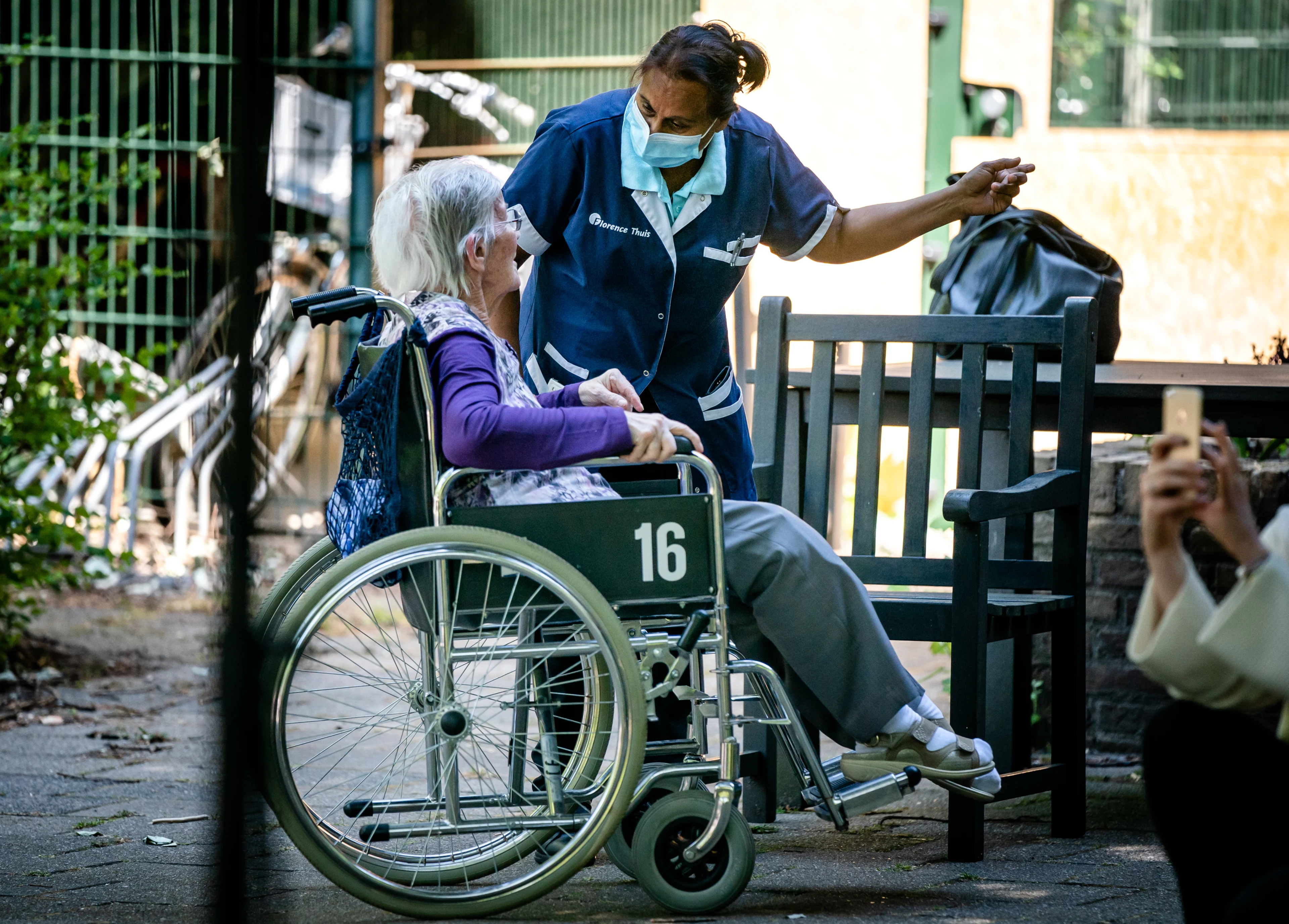 Tekort zorgmedewerkers in verpleeghuizen 'rampzalig'
