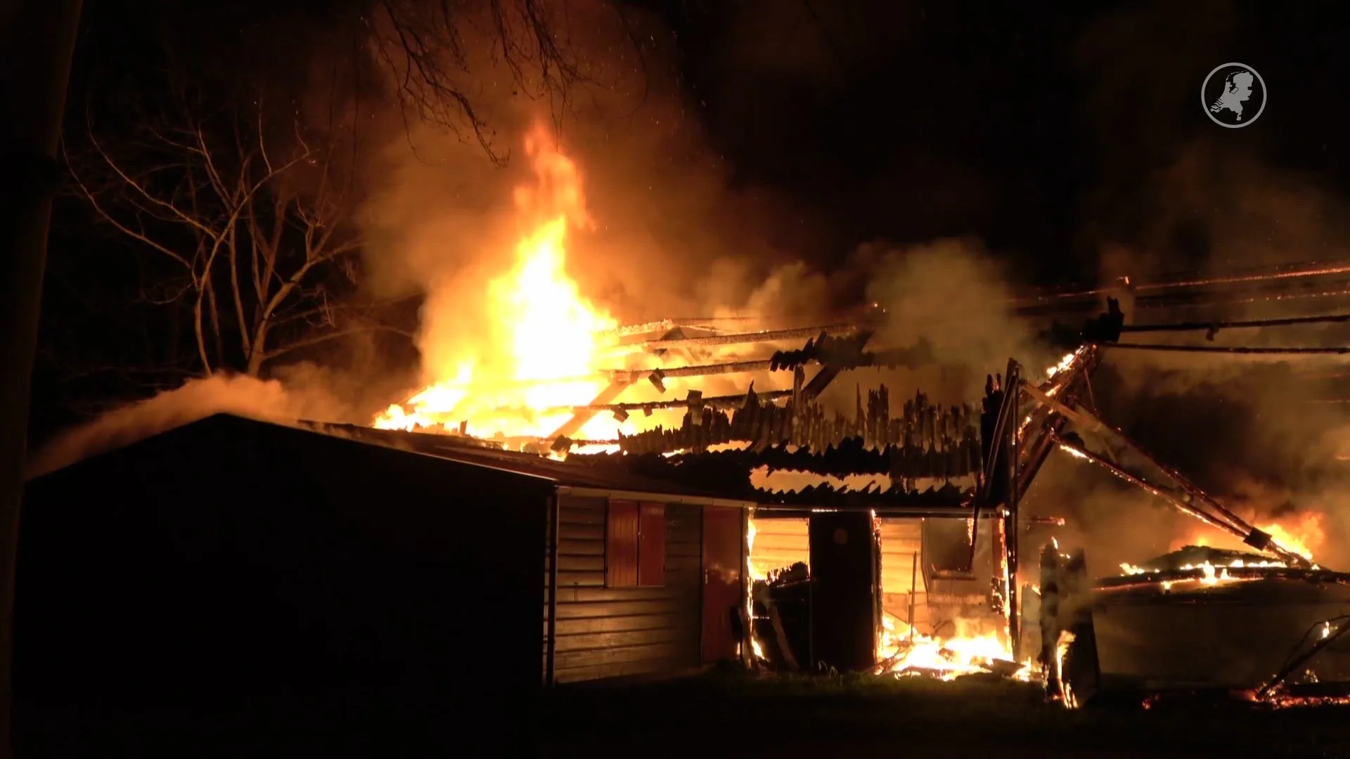 Grote brand uitgebroken in woning Oostvoorne