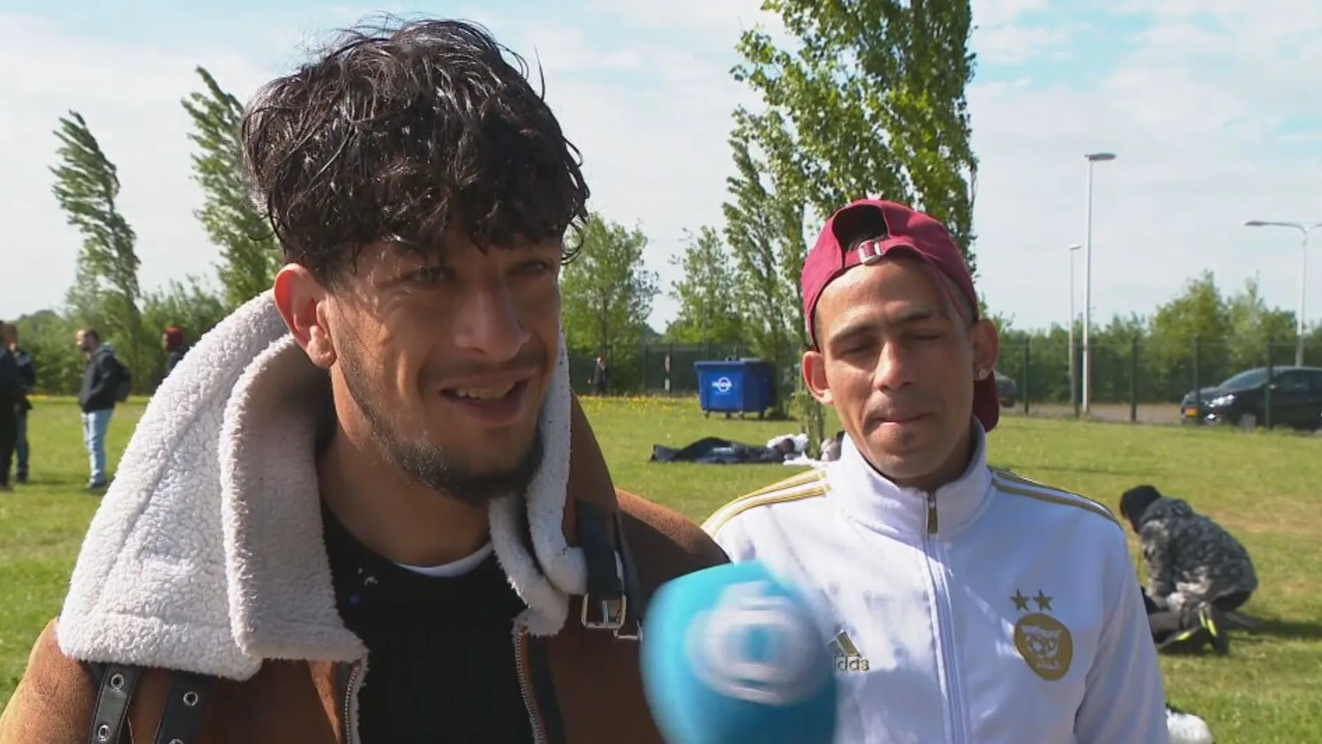 Vluchtelingen Ter Apel boos na nacht buiten slapen: 'Het is slecht geregeld hier'