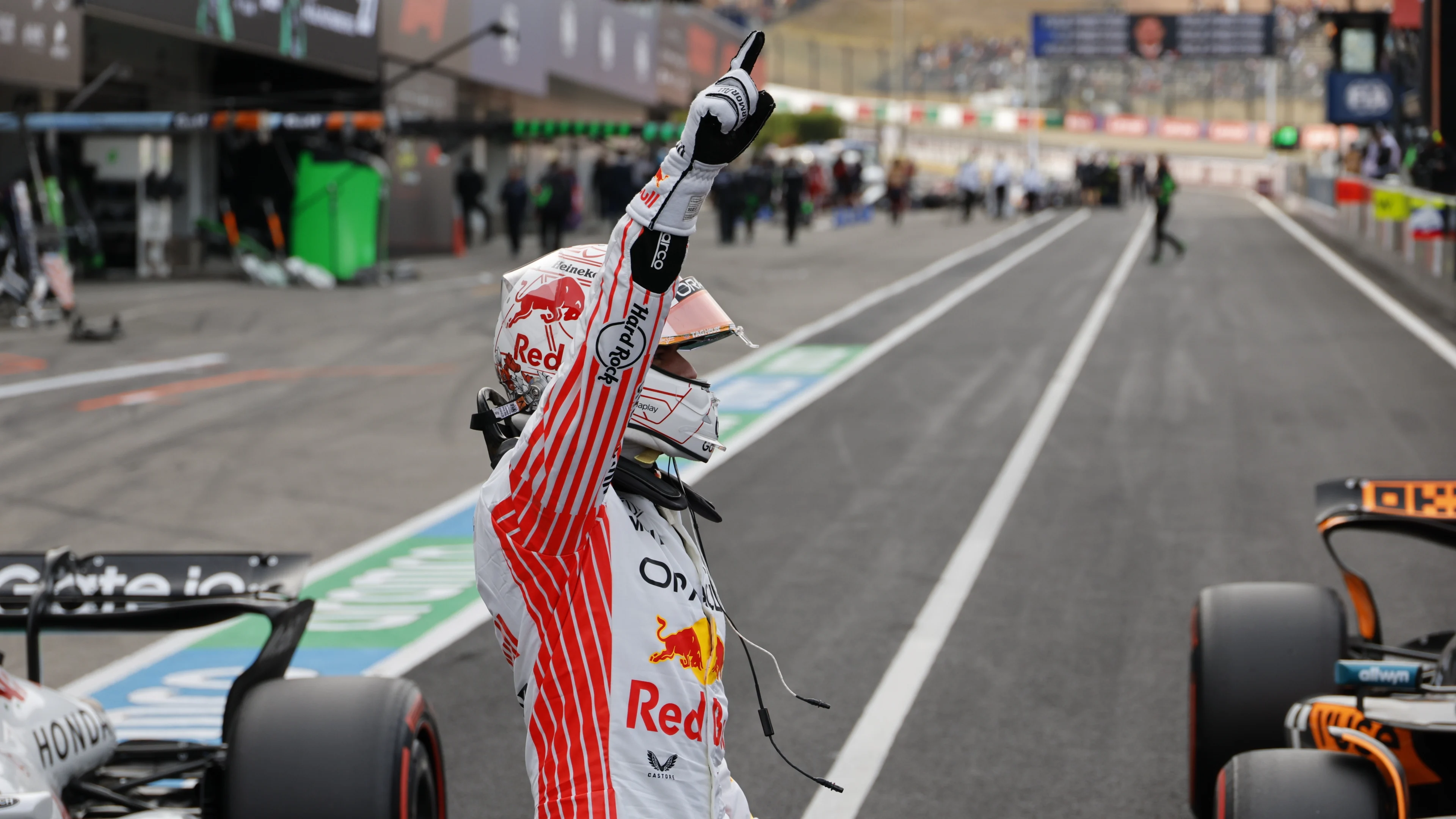 Ongenaakbare Max Verstappen pakt eerste zege van het seizoen in Japan