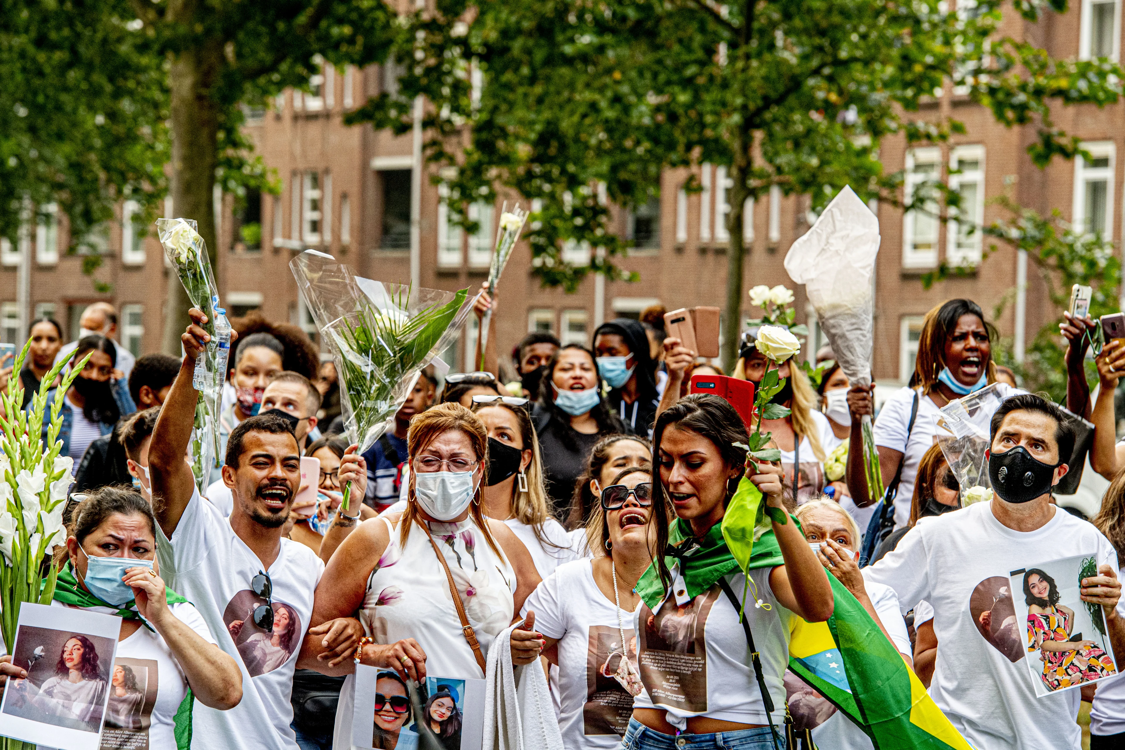 Ruim honderd mensen lopen mee in stille tocht voor doodgestoken Alice (15)