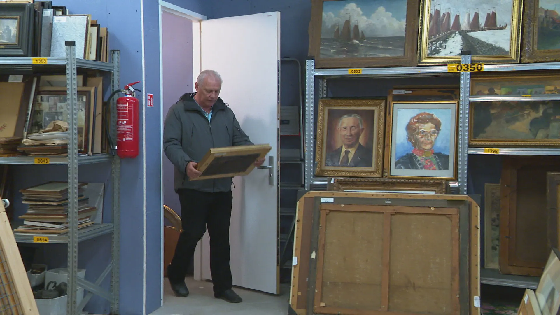 Honderden schilderijen gered van vlammenzee in Volendam: 'Ons levenswerk is gered'