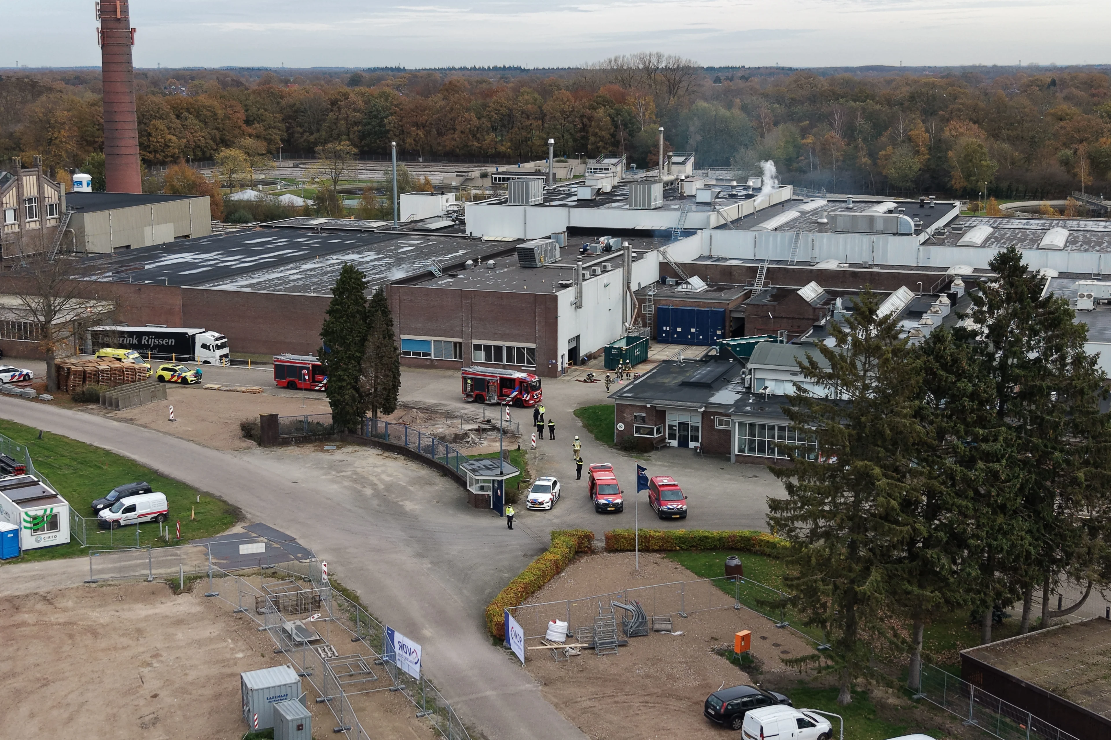 Fabriek in Nijverdal ontruimd om zwaveldioxide-lek