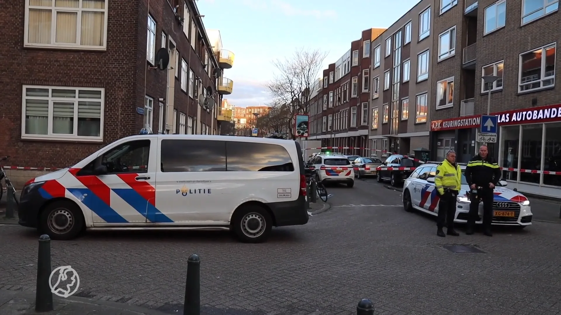 Dode en twee gewonden bij schietpartij in woonwijk Rotterdam, schutter op de vlucht