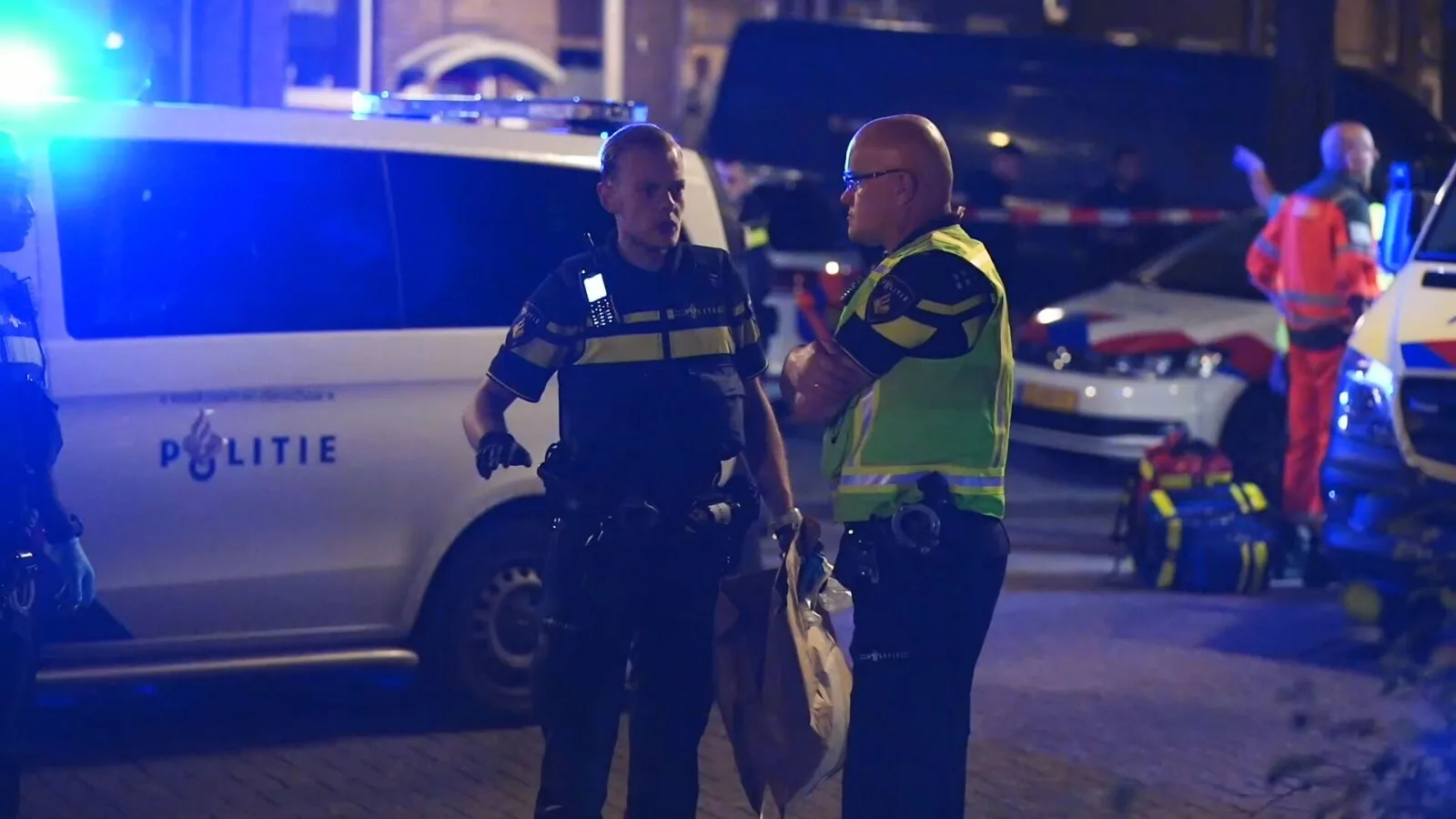 Omstanders vinden neergestoken man met nekwond in Rotterdam