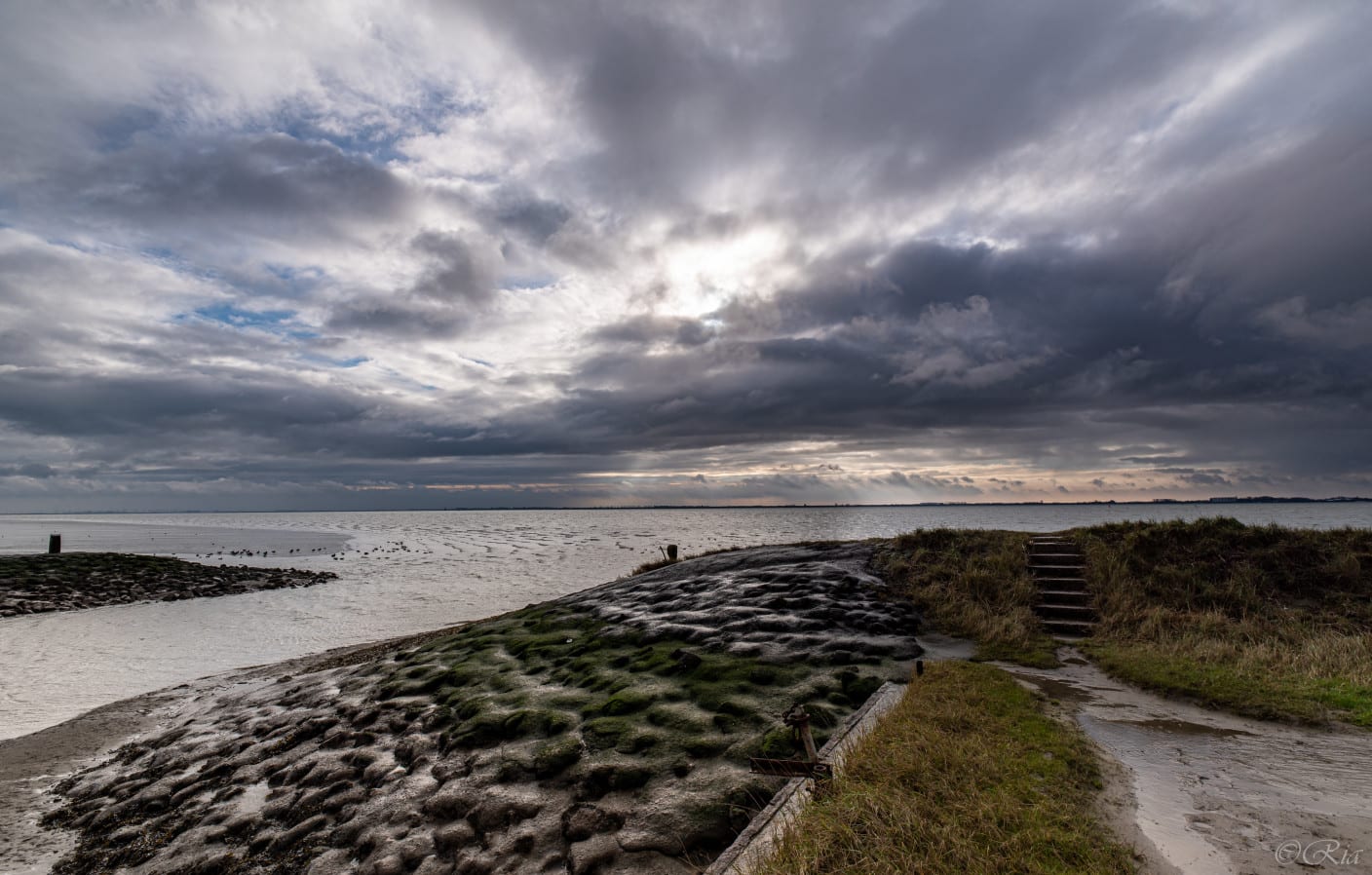 Vanmiddag redelijk droog weer, vanavond pittige (onweers)buien