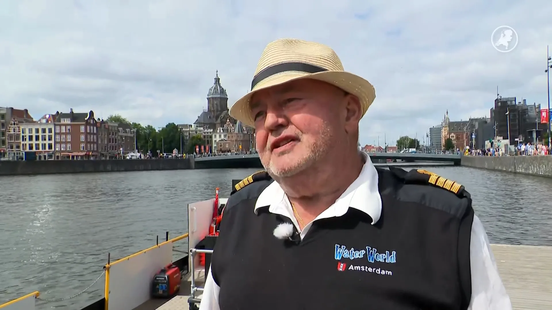 Rolstoelboot tussen de tallships op SAIL, inclusief lift én invalidentoilet