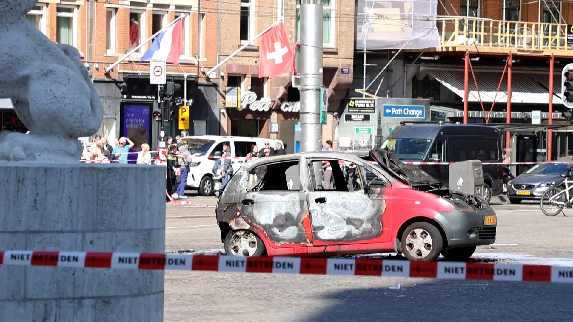 Bestuurder (50) aangehouden na ontploffing auto op Dam