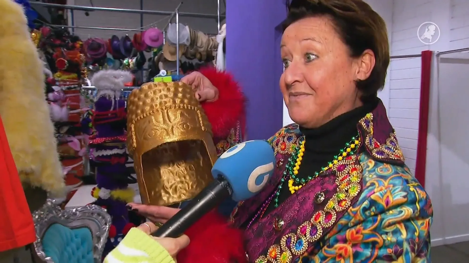 Gestolen historische Roemeense helm duikt op als carnavalskostuum