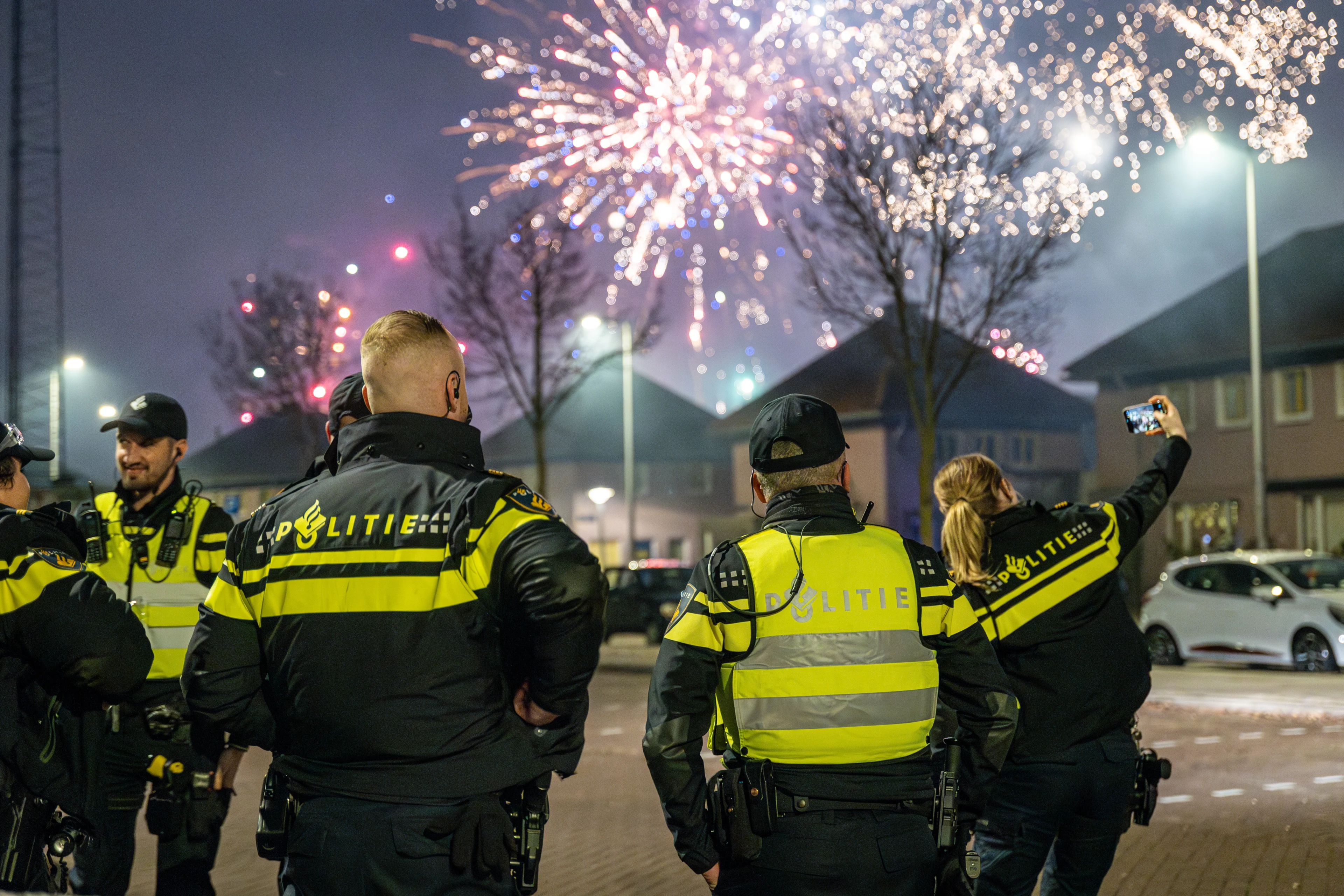 Politie spreekt van 'heftige' jaarwisseling met 250 arrestaties