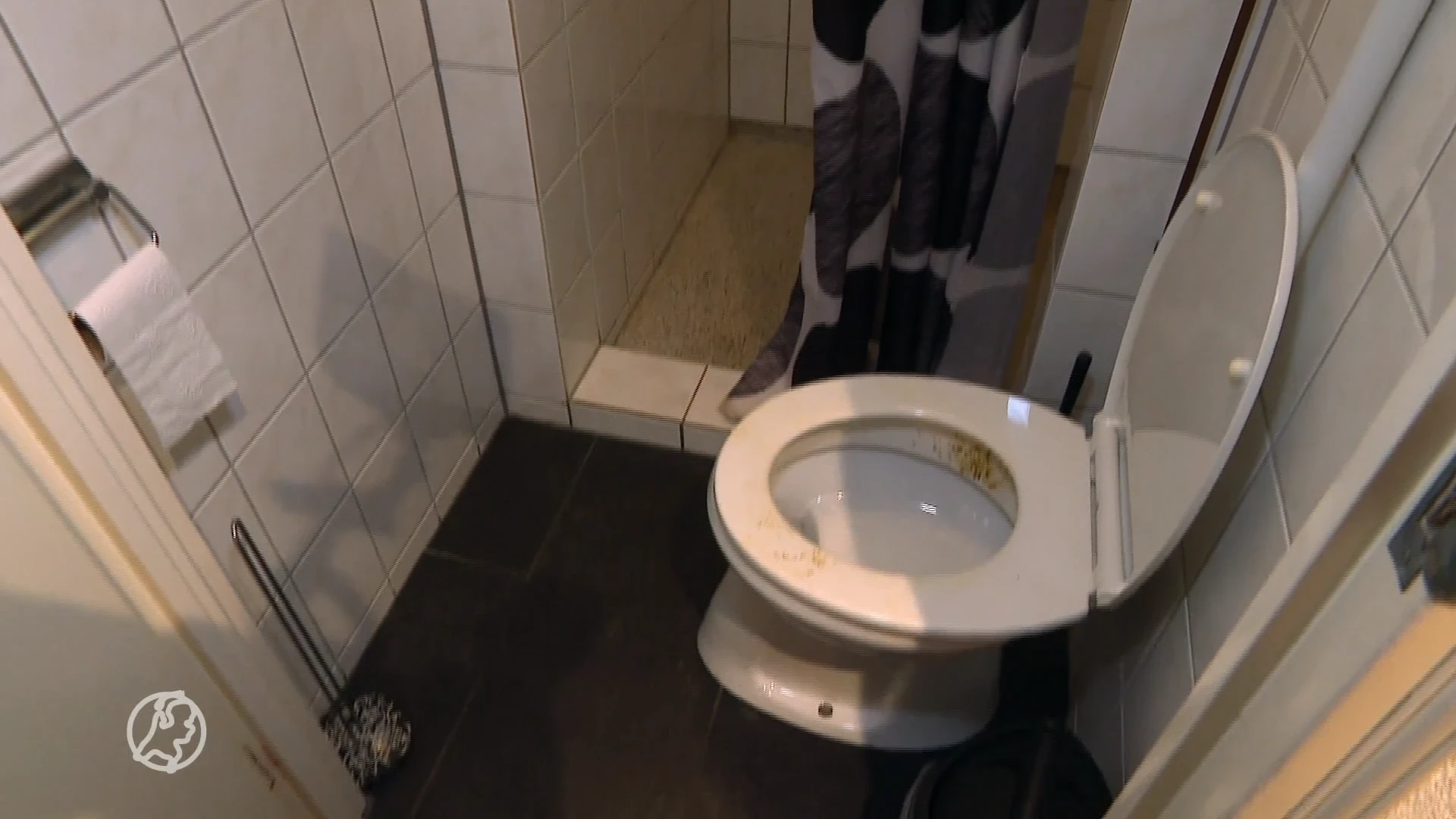 Huisje na huisje vol poep: man teistert Egmond aan Zee met (poep)spoor van ellende