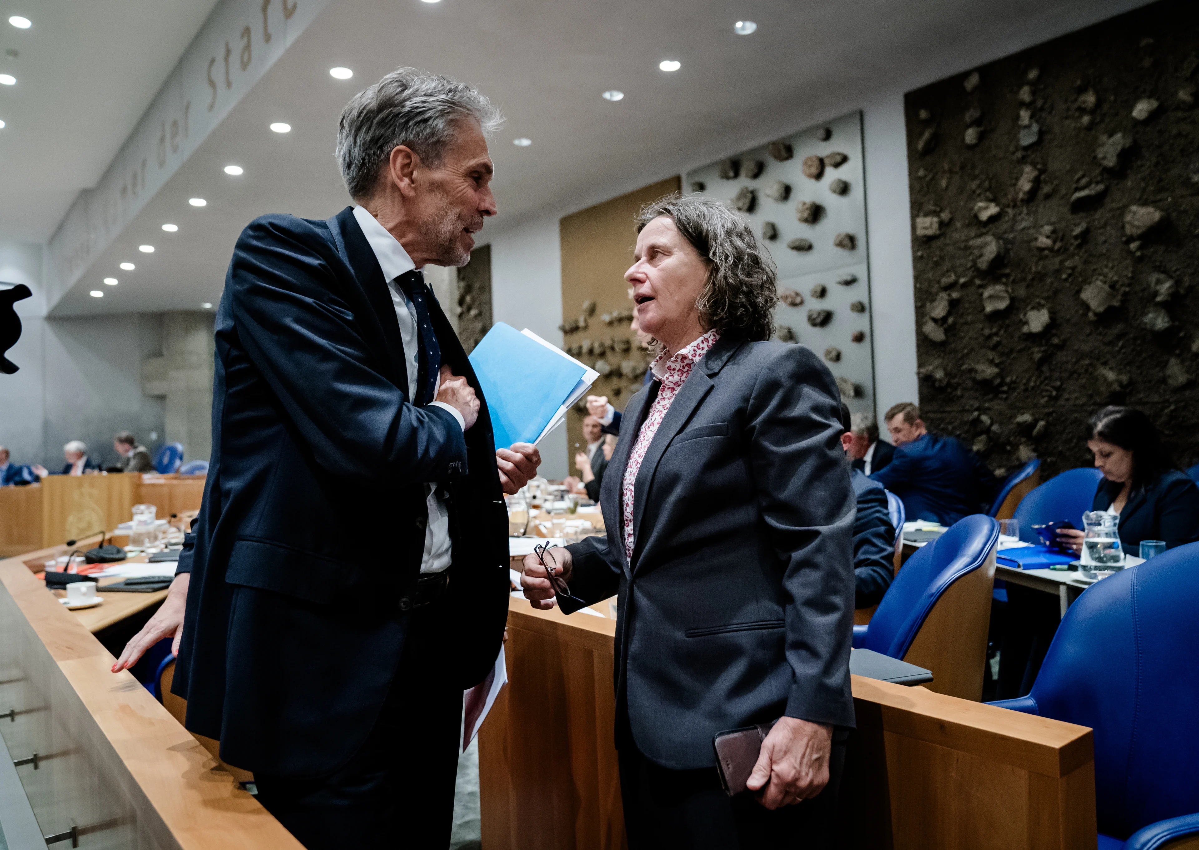 Gemeenten willen dat premier zich meer met asielbeleid bemoeit