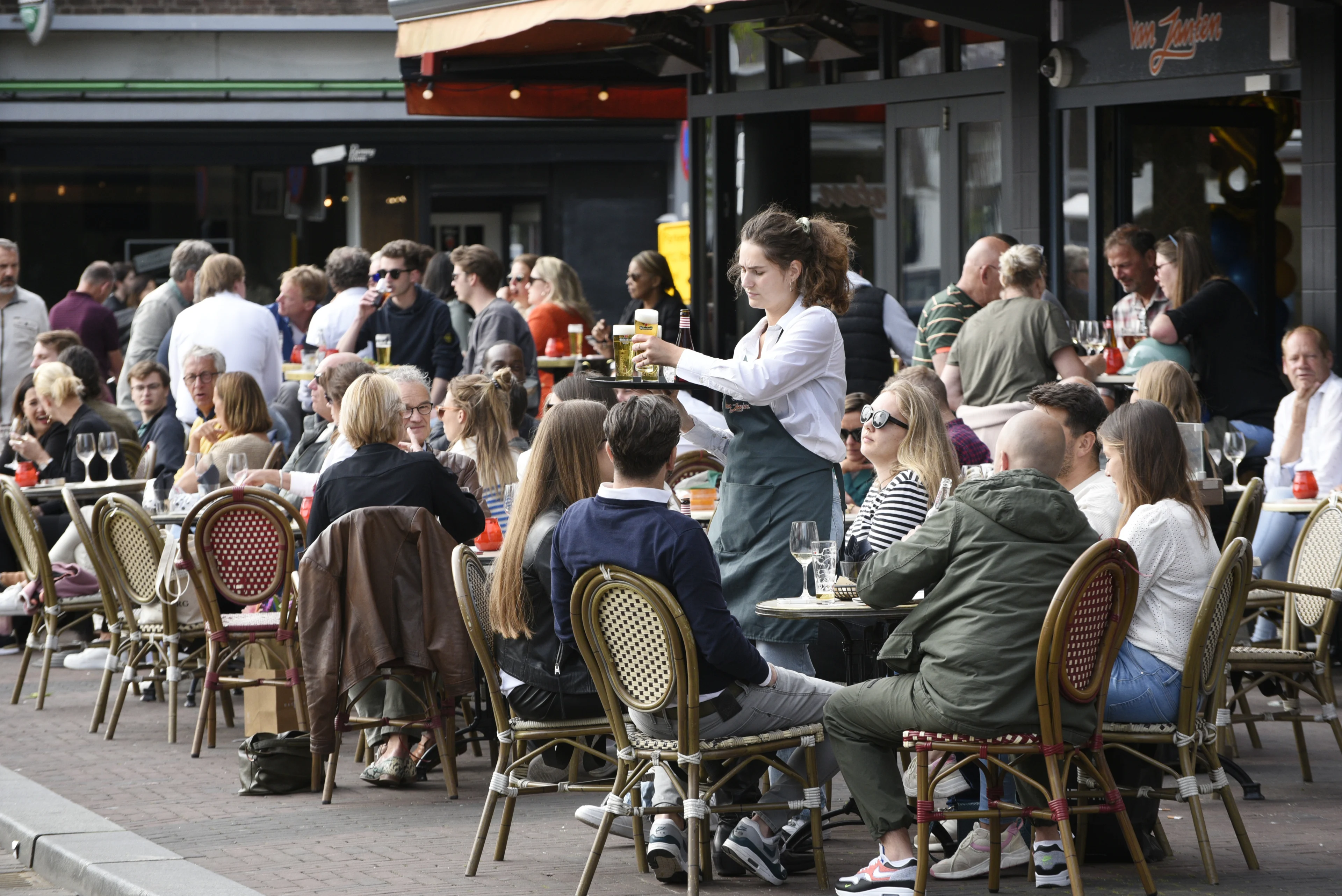 Volgeboekte horeca Rotterdam maakt zich op voor finale Feyenoord