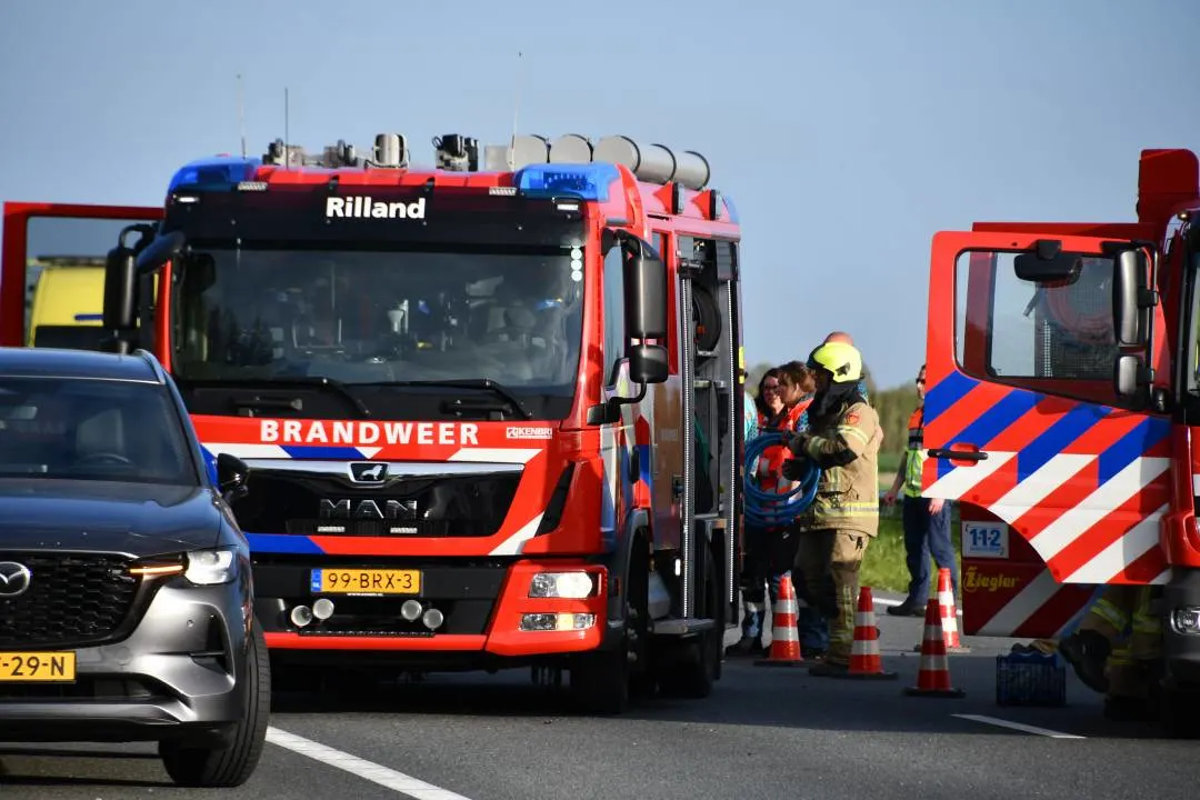 A58 bij Kruiningen dicht na zwaar ongeluk met 3 auto's 