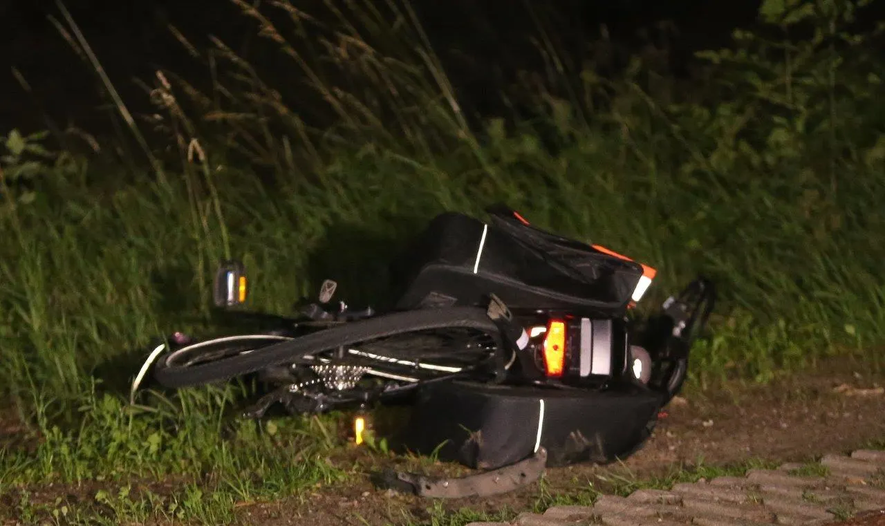 Ouder echtpaar zwaargewond na aanrijding, twee mannen aangehouden