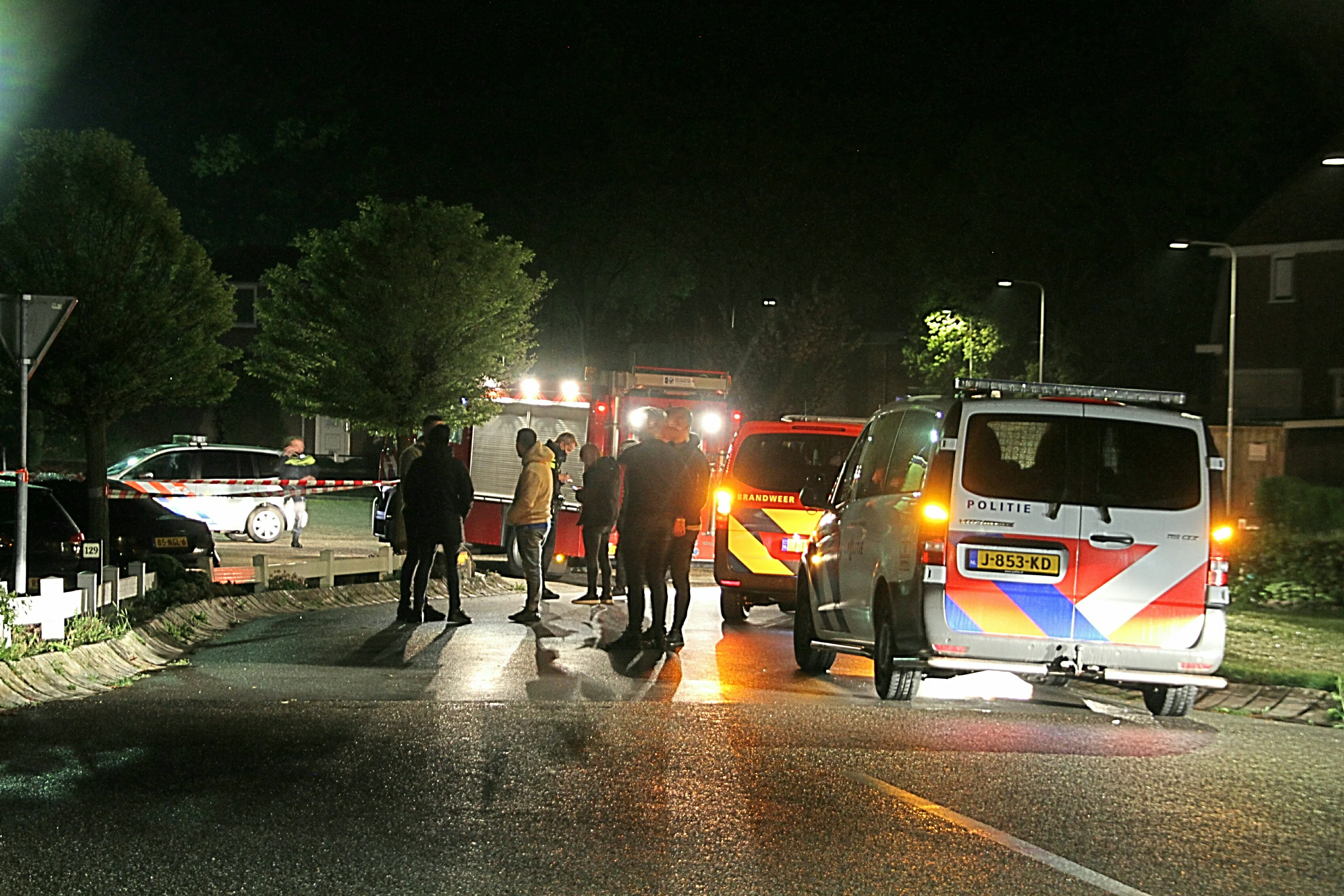 Molotovcocktail tegen bedrijfspand gegooid in Goor, metershoge vlammen