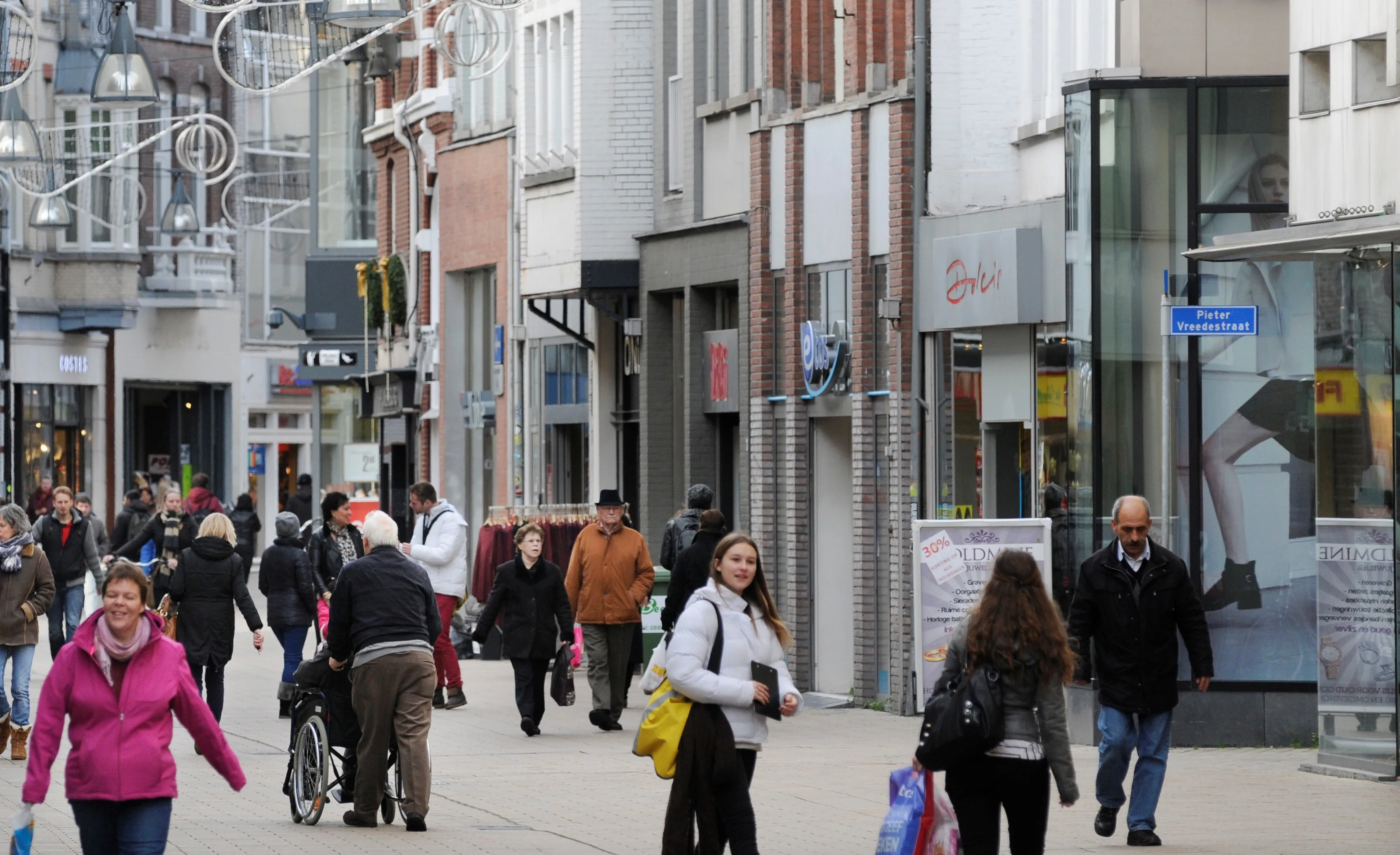 Ondernemers Tilburg klaar met gemeente om boetebeleid reclameborden