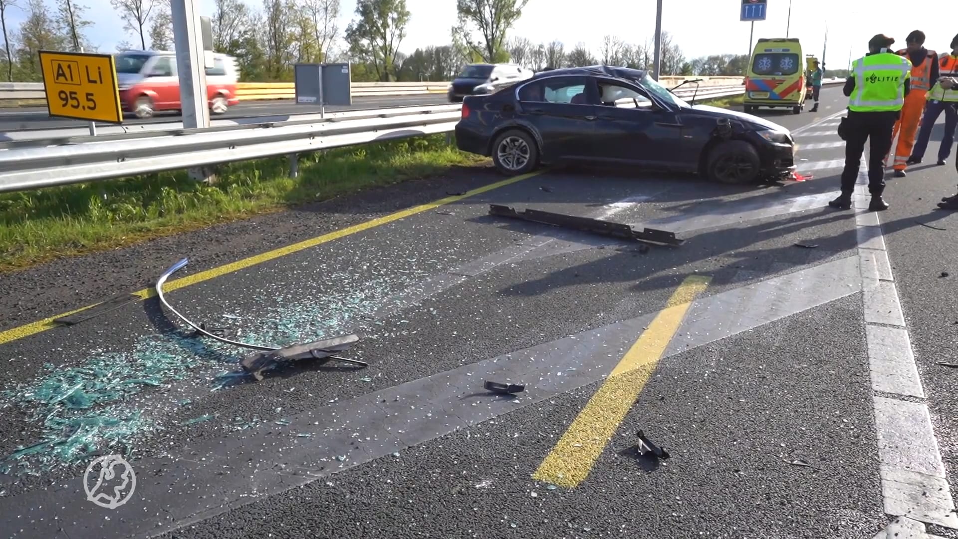 Automobilist gelanceerd op A1 via 'schans' aan vangrail bij werkzaamheden