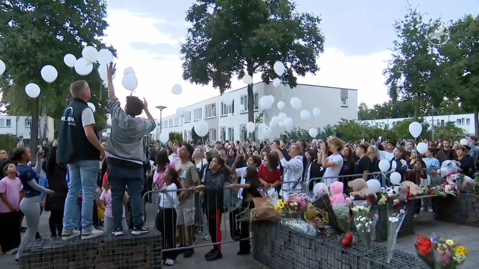 Moeder (51) en zoon (16) fatale brand Roermond herdacht tijdens stille tocht