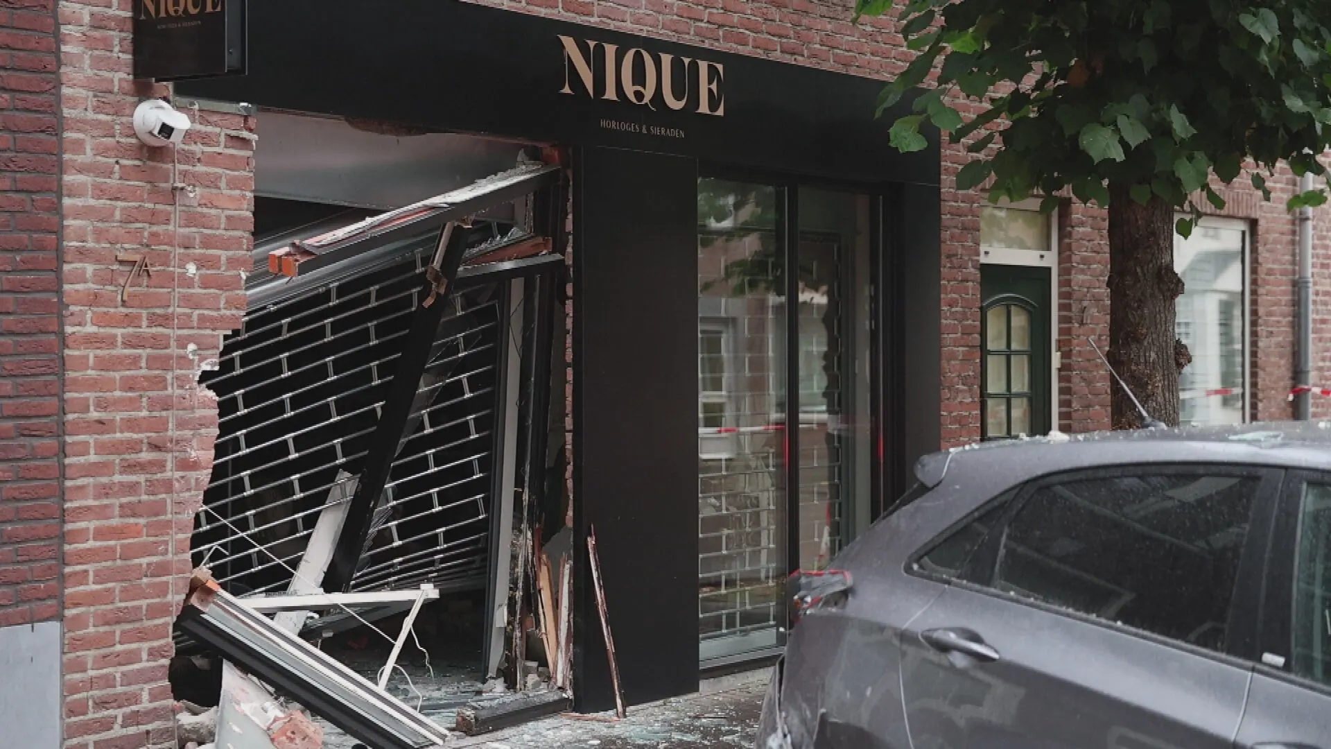 Grote ravage na ramkraak op juwelier in Son