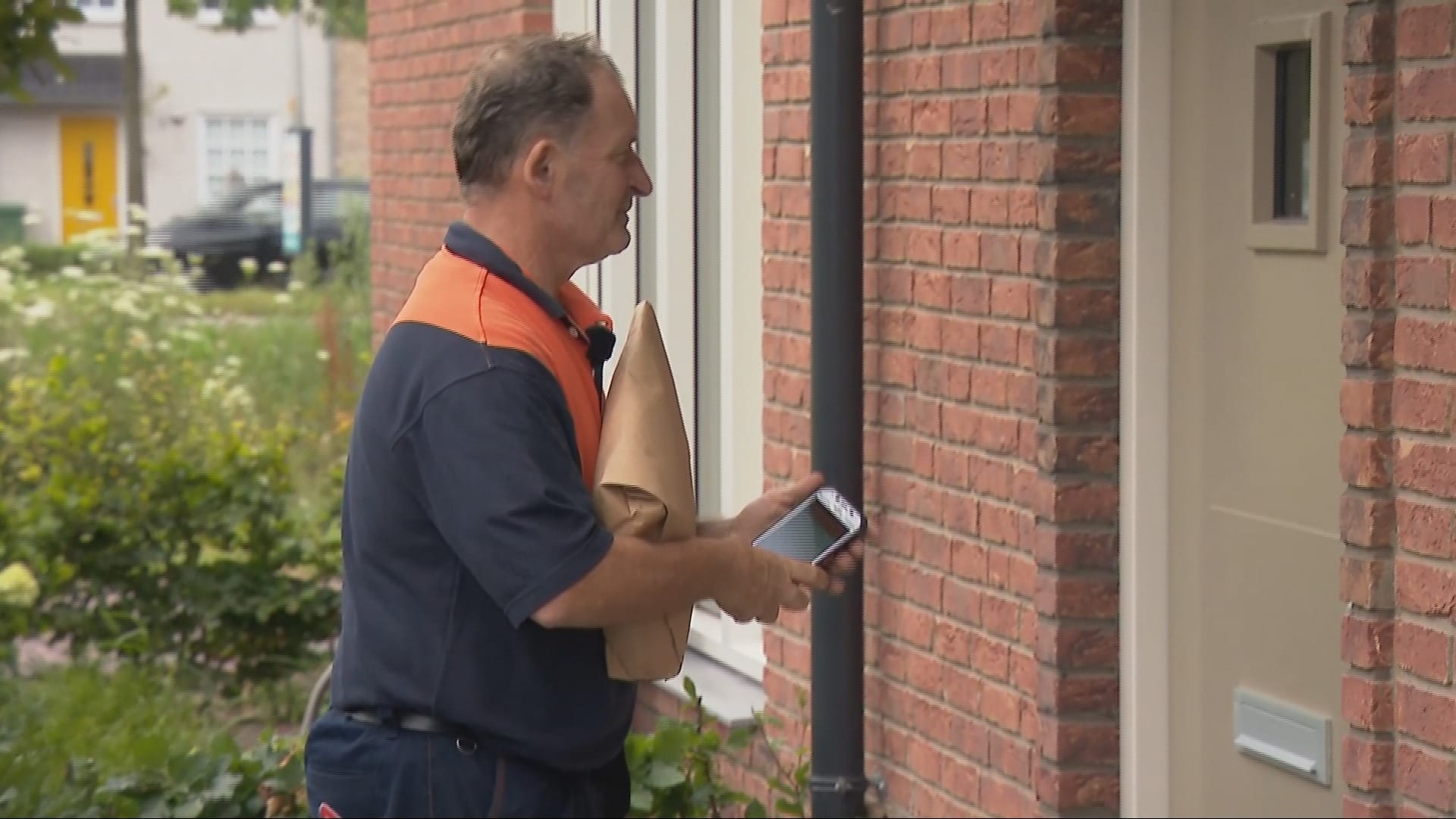 Pakketbezorgers kunnen zorgwekkende situaties melden: 'Extra ogen in wijk'