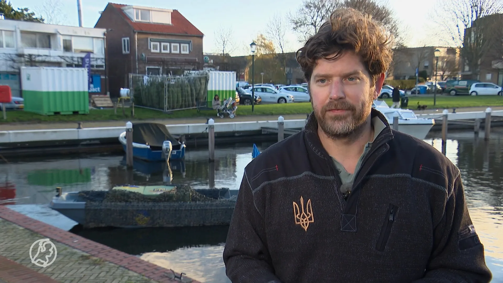 Knappe koppen ontwikkelen op afstand bestuurbaar bootje voor het front