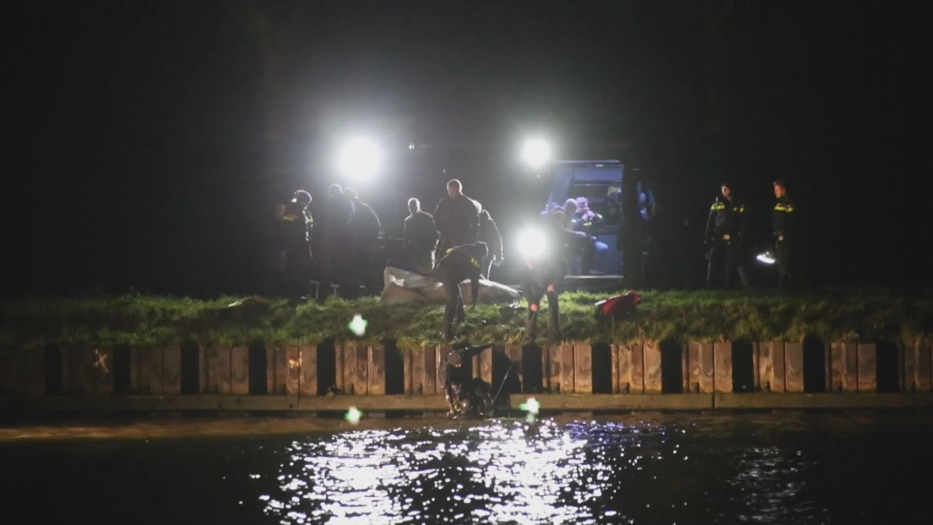 Auto met dode gevonden in Amsterdam-Rijnkanaal