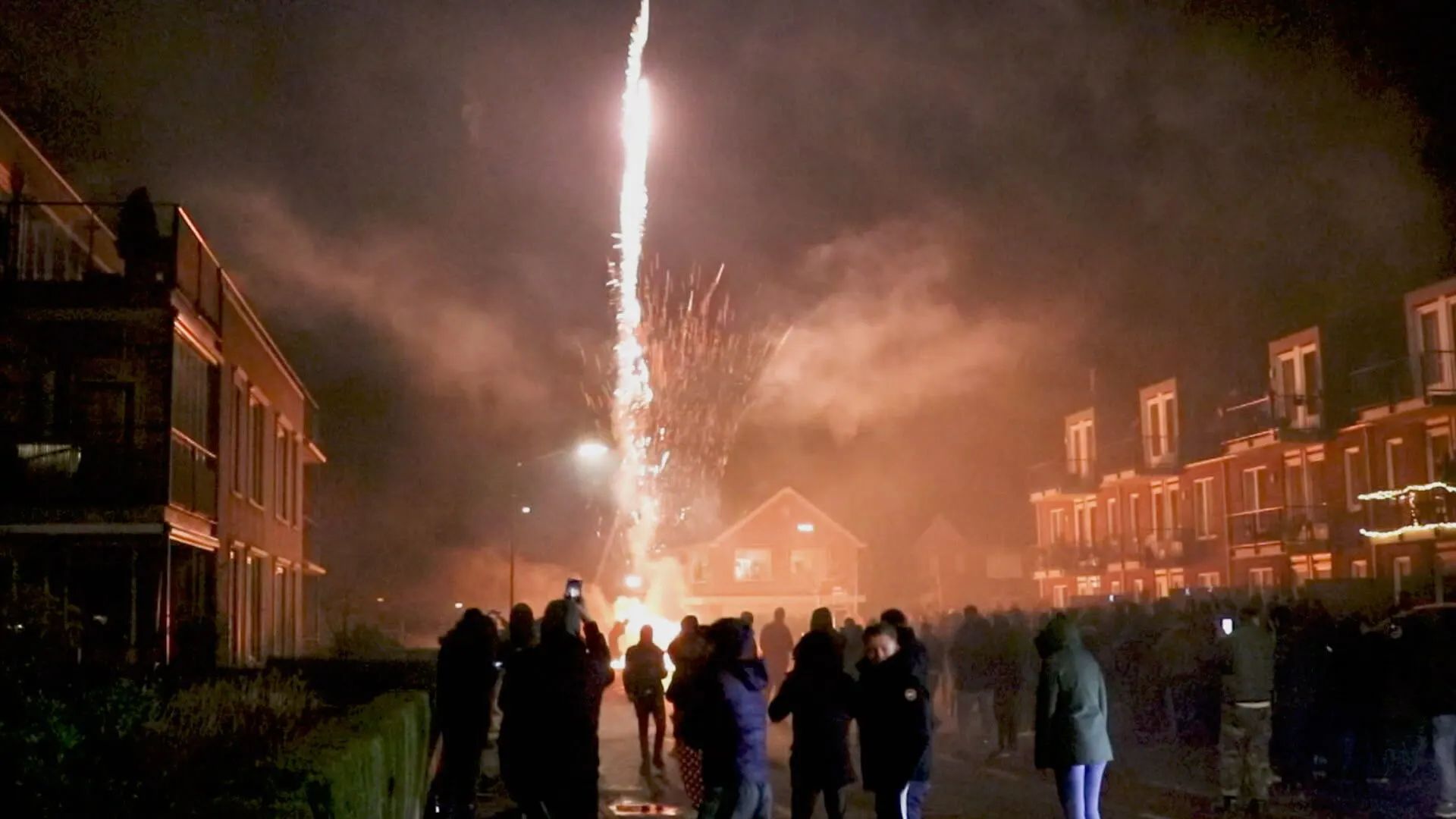 Politiebond over rellen in Veen: 'Als je nu niet doorpakt is dit een vrijbrief voor de rest van het land'