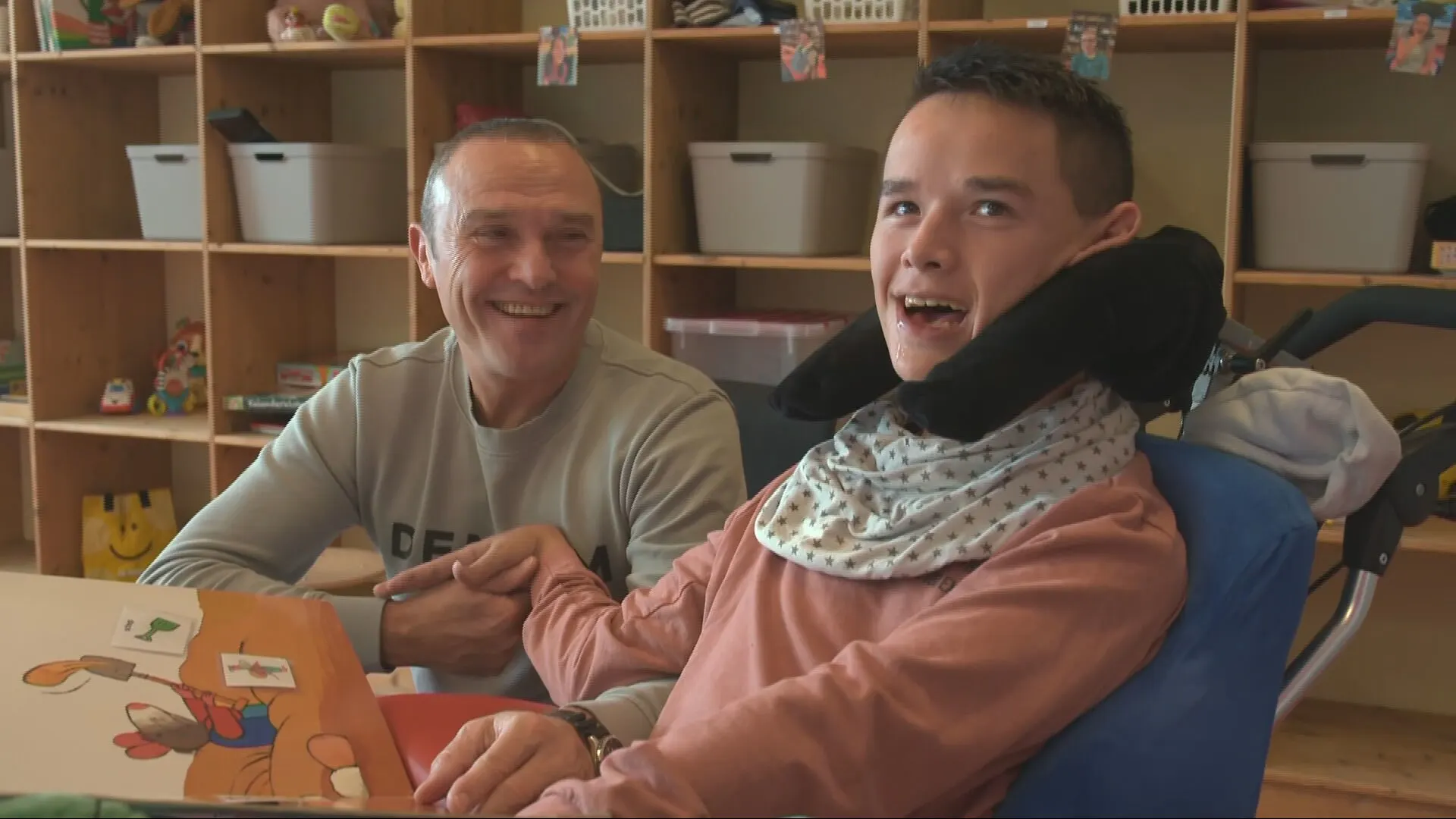 Gehandicapte Thom (19) ontstemd na verdwijning spraakcomputer