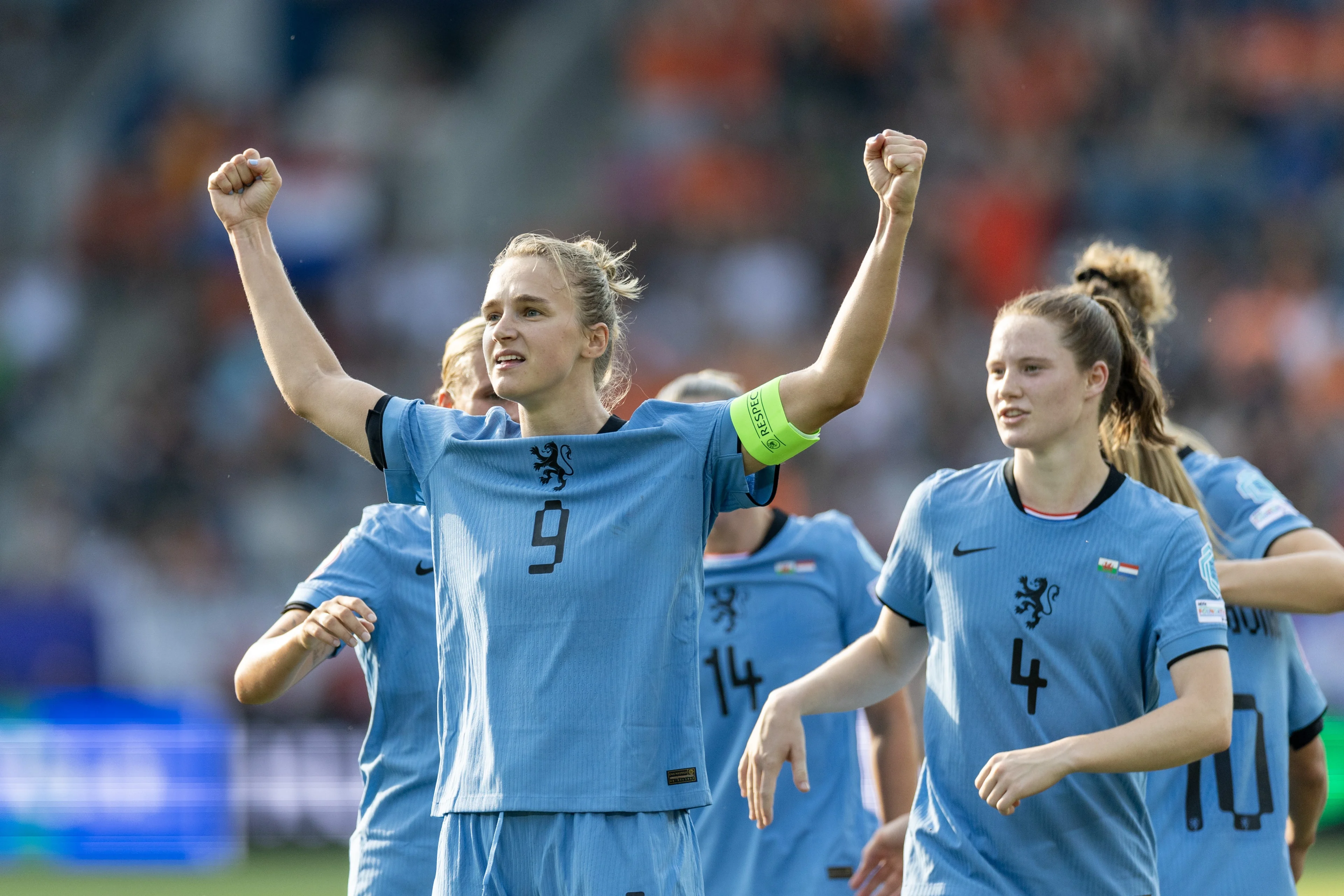 Oranjeleeuwinnen winnen eerste EK-wedstrijd met ruime cijfers van Wales