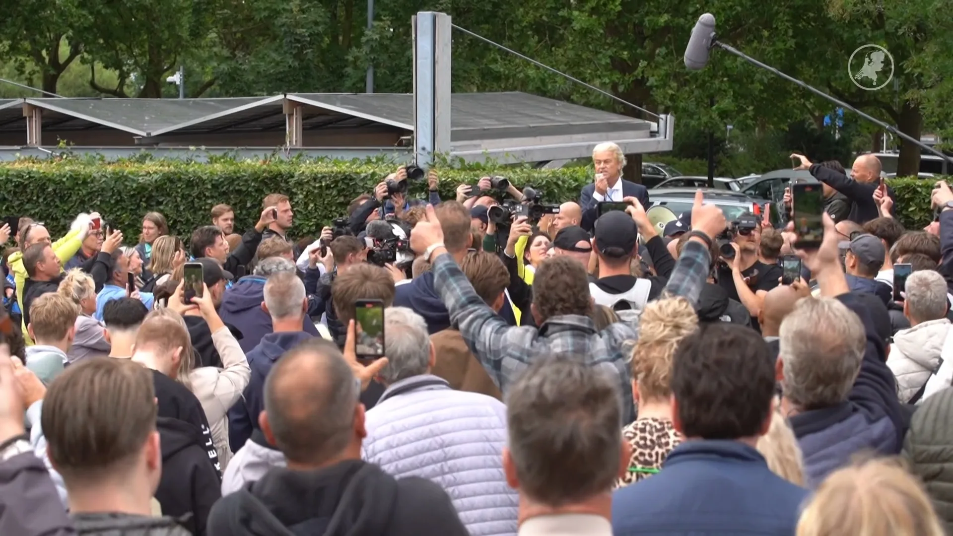 Zwolle stemt ondanks protesten in met azc voor 400 asielzoekers