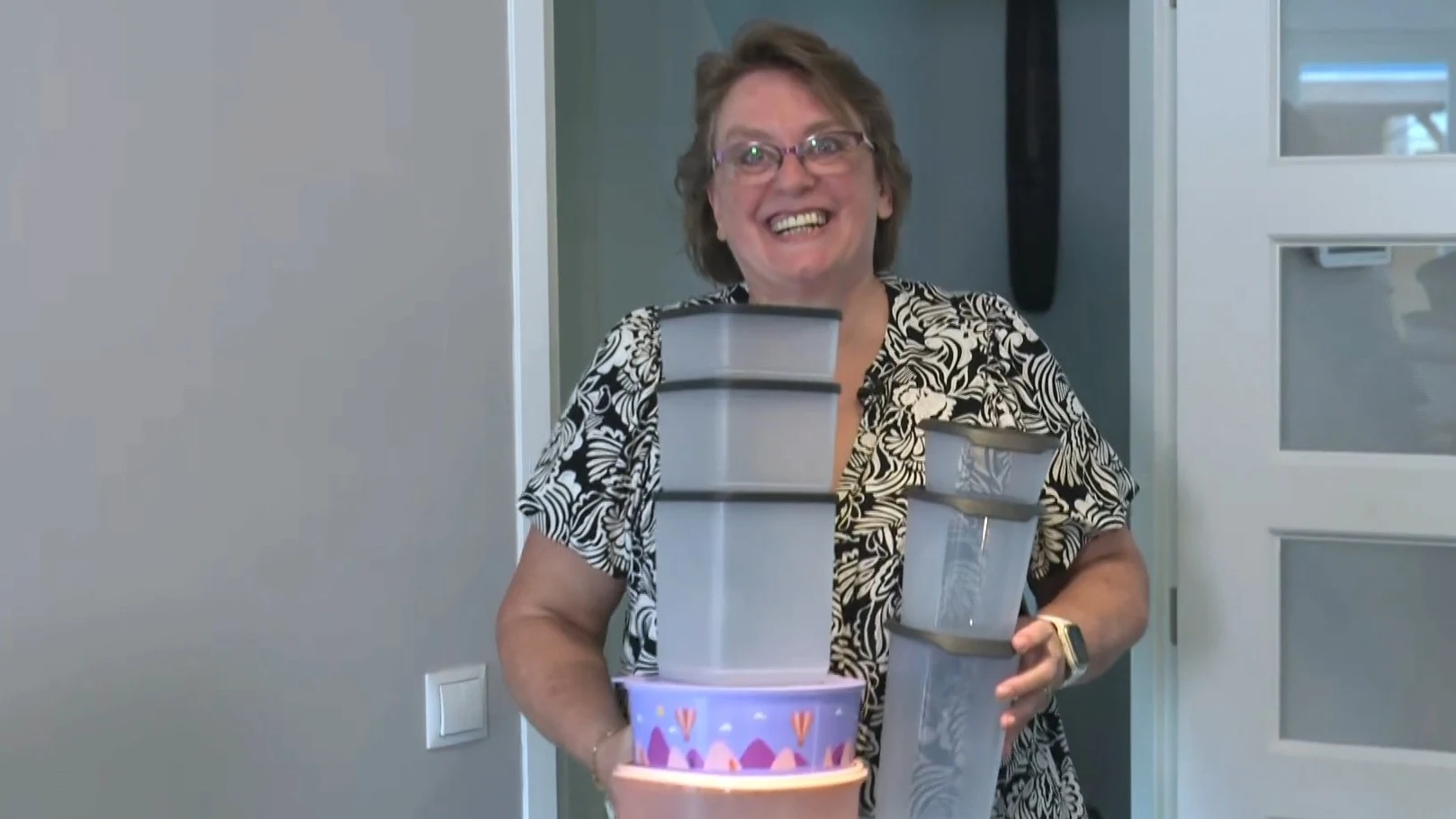 Tupperware-fan Rikste megablij met terugkeer bakjes: 'Gewoon mensen blij maken' 