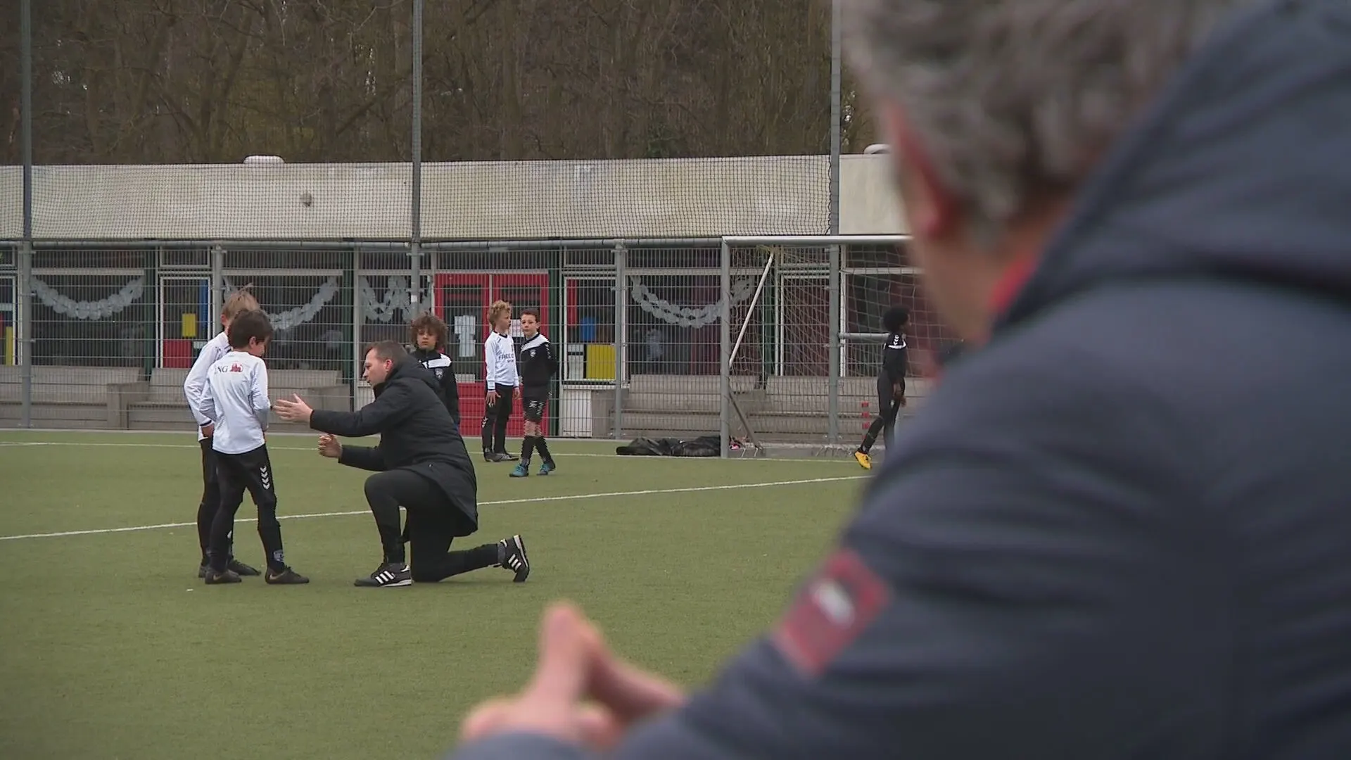Voorzitters amateurclubs: 'Maak wedstrijden tegen buurclubs mogelijk'