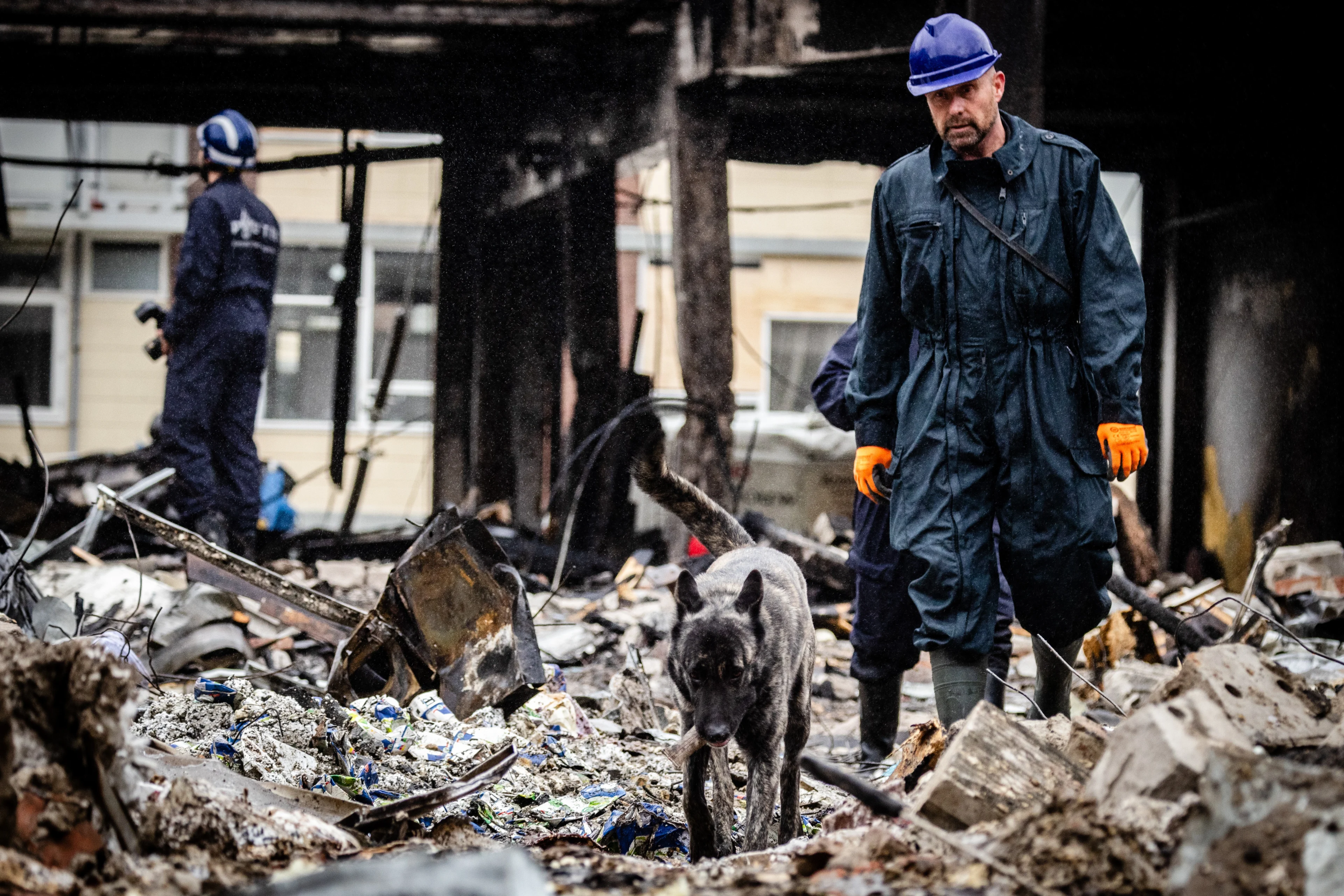 Veel emotie bij bijeenkomst Rotterdam, politie geeft update over explosie