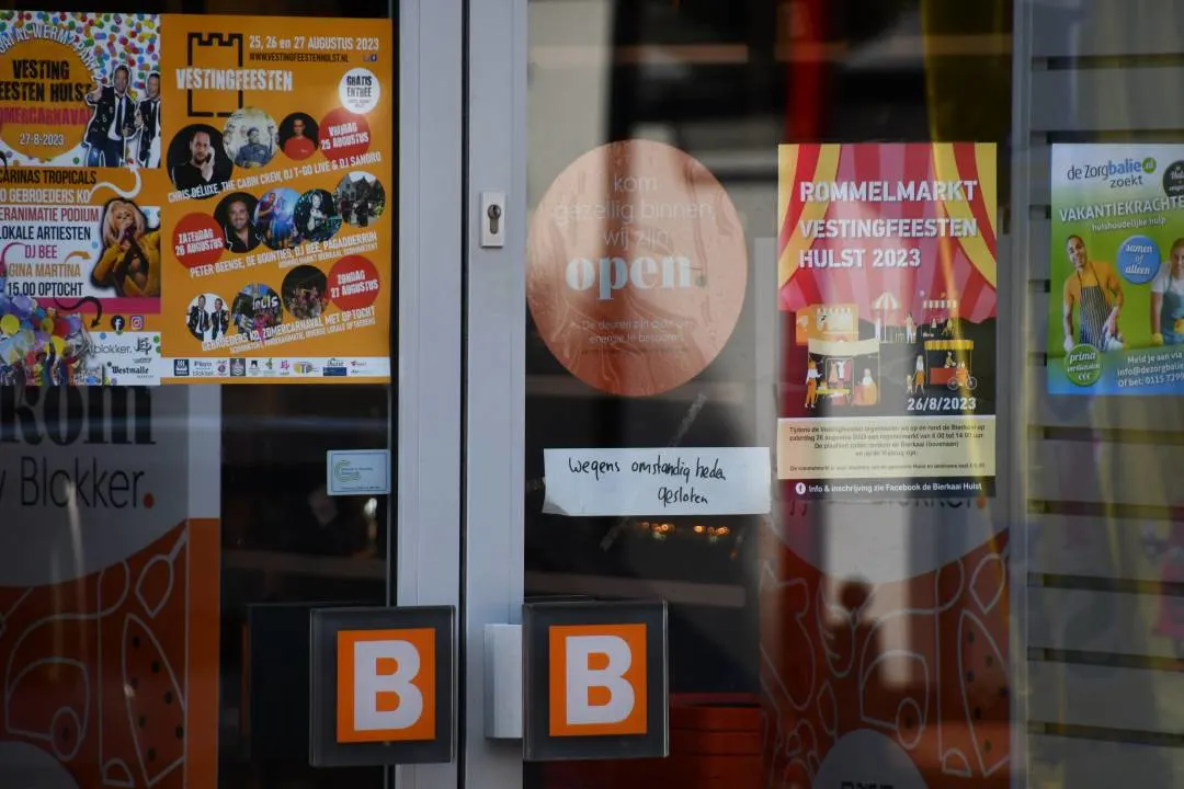 Vrouw overvalt Blokkerfiliaal in Hulst, personeelslid bedreigd met mes