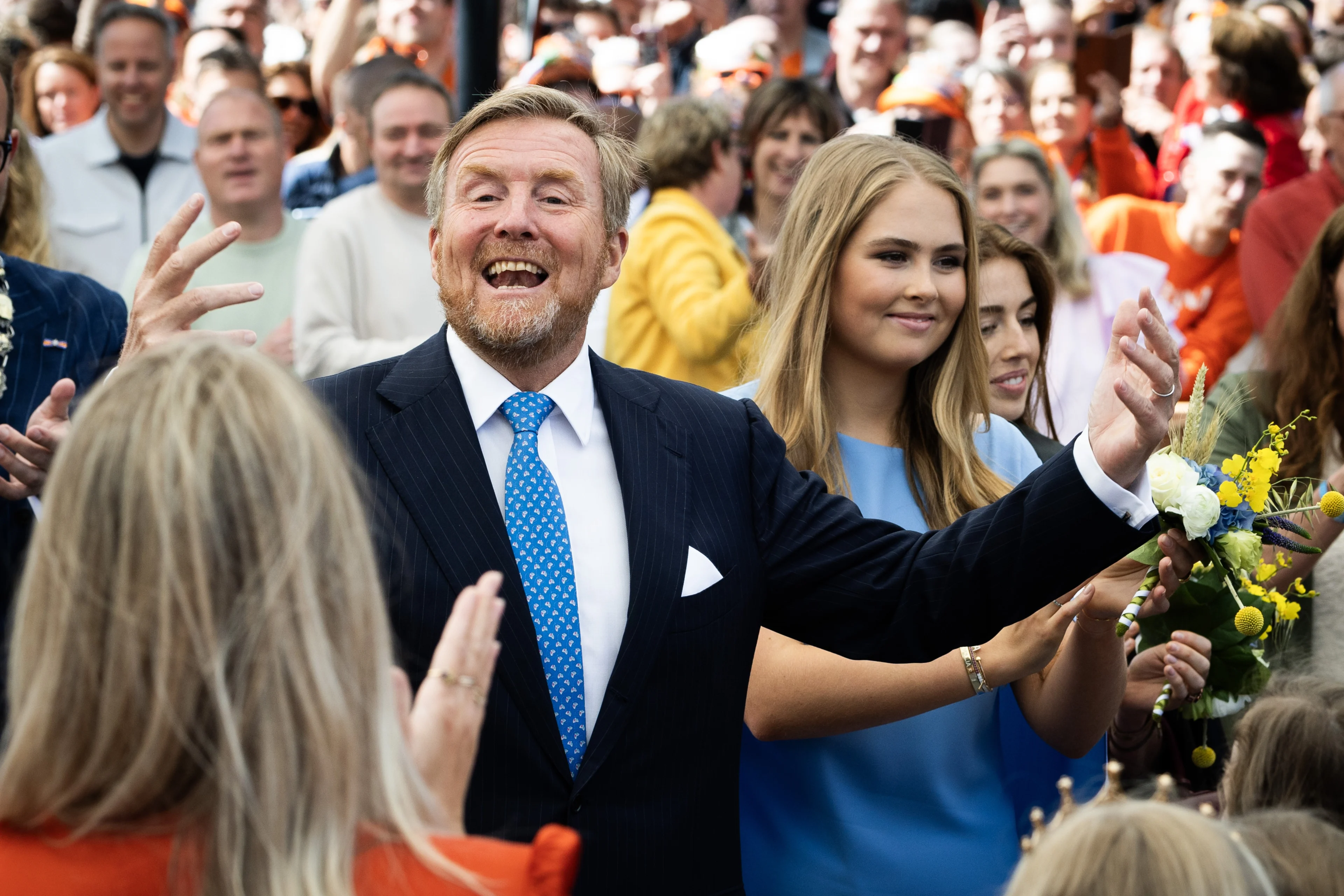 Koning Willem-Alexander nu écht jarig, blaast 58 kaarsjes uit