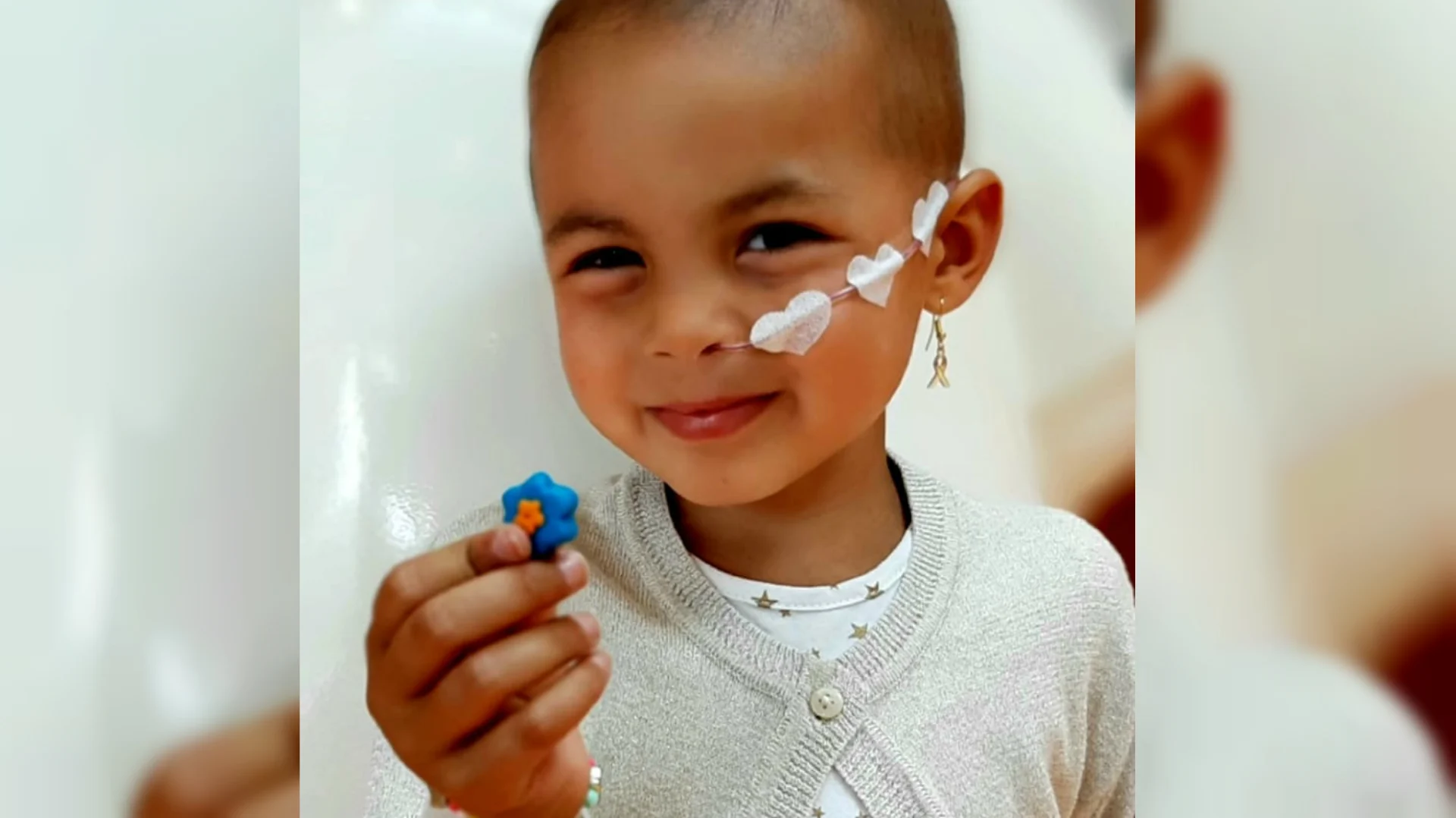 3-jarige Eva was doodziek, maar geneest van zeldzame vorm van botkanker