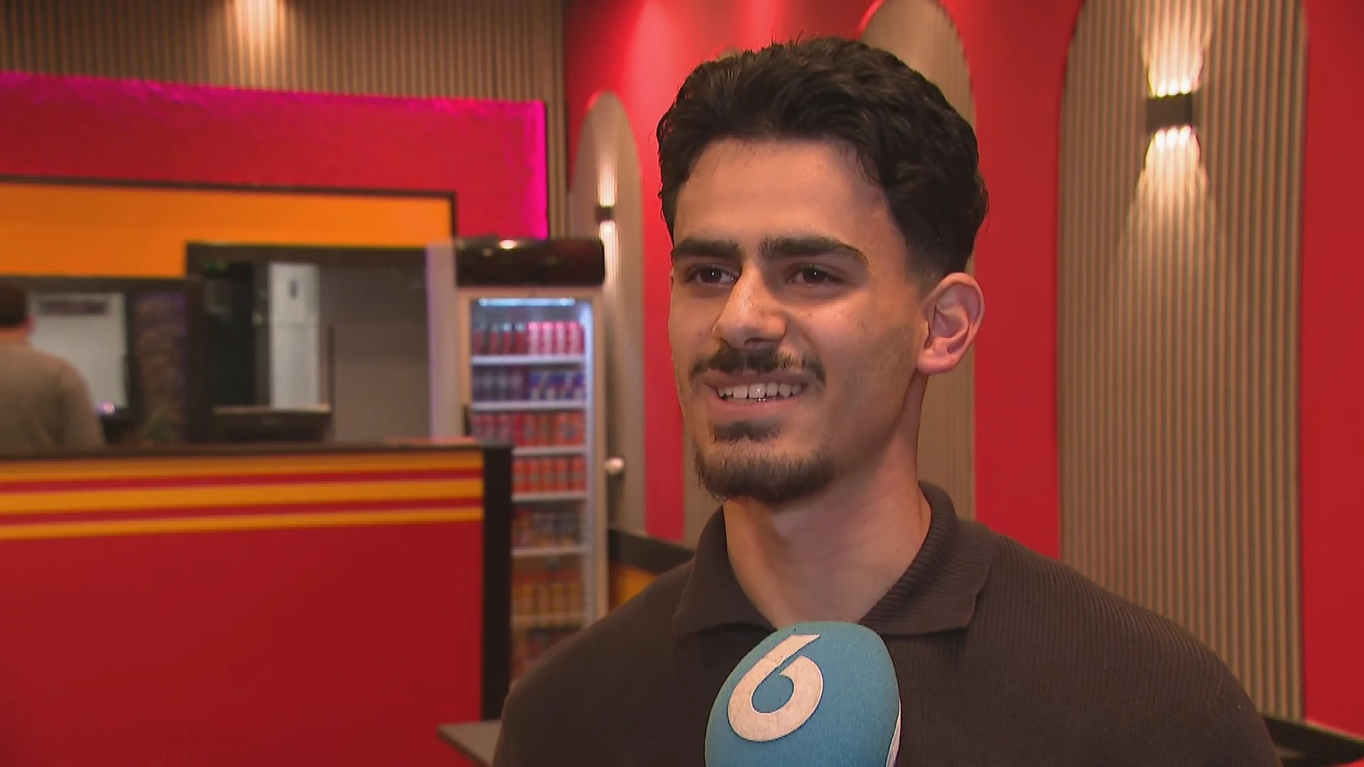 Weggepeste snackbarhouder Zuhair opent nieuwe zaak in Haagse Schilderswijk