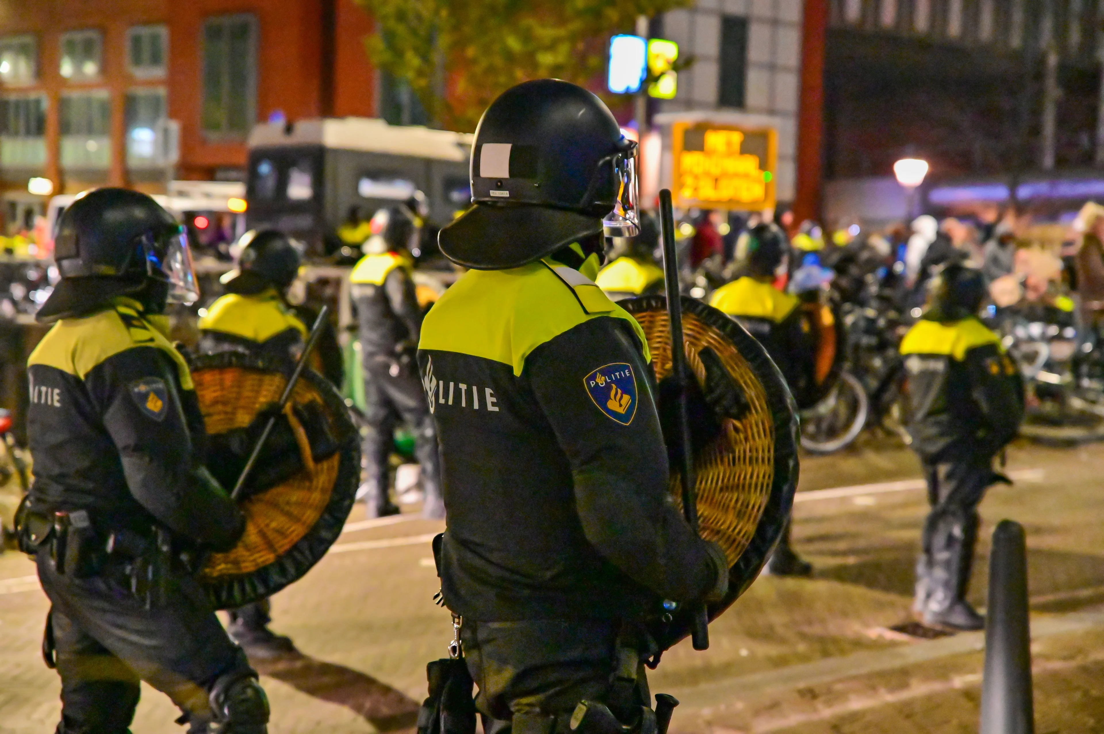 Deelnemers lawaaiprotest tijdens persconferentie veroordeeld tot gevangenisstraf