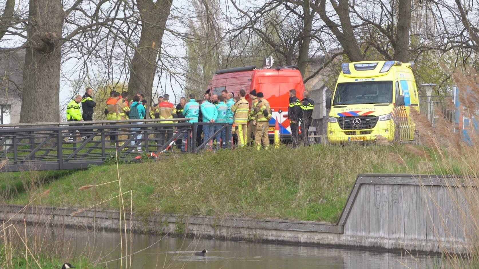 Drama bij kindcentrum: kindje valt in water, situatie zorgelijk